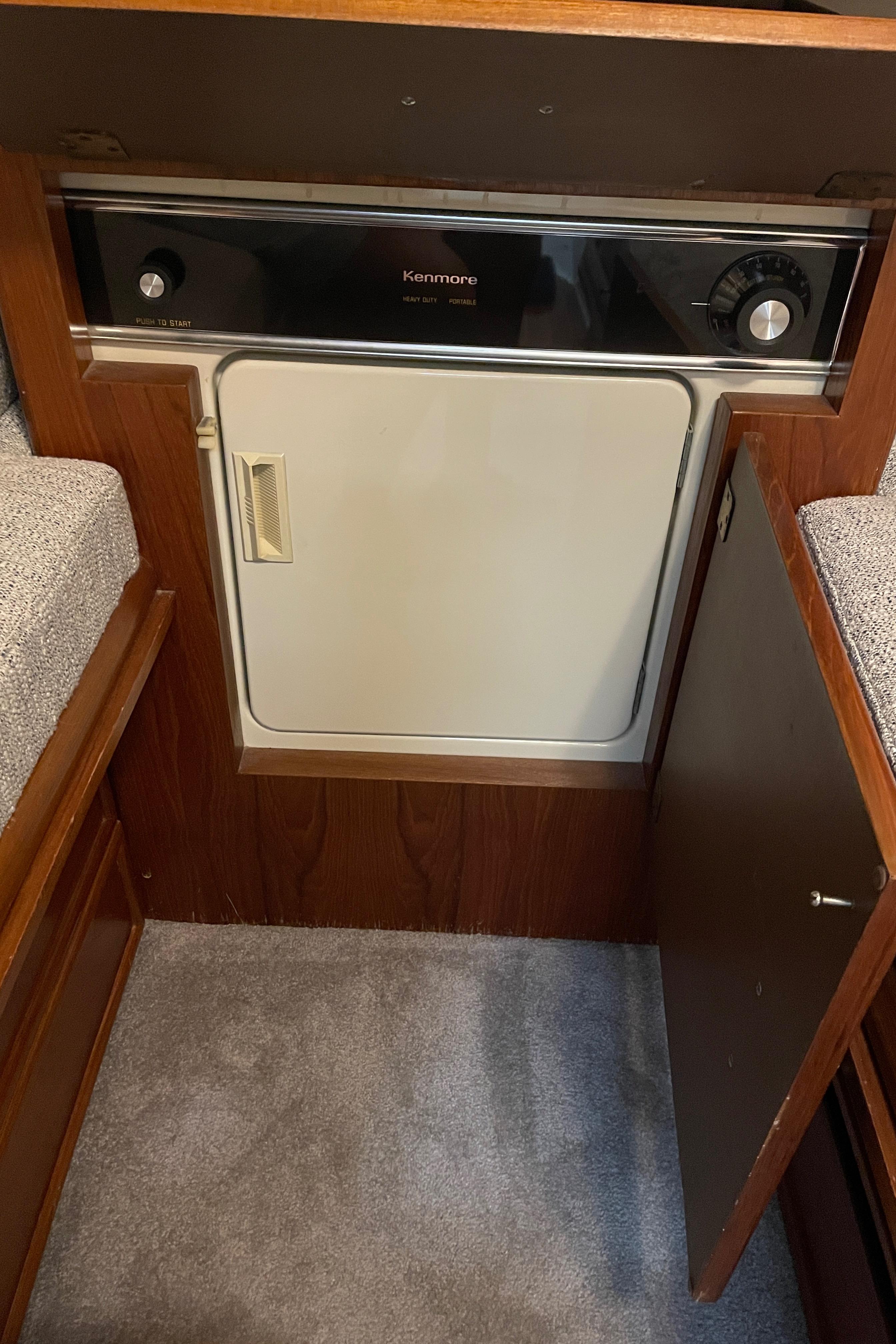 Ocean 44 Super Sport - Clothes Dryer in Guest Stateroom