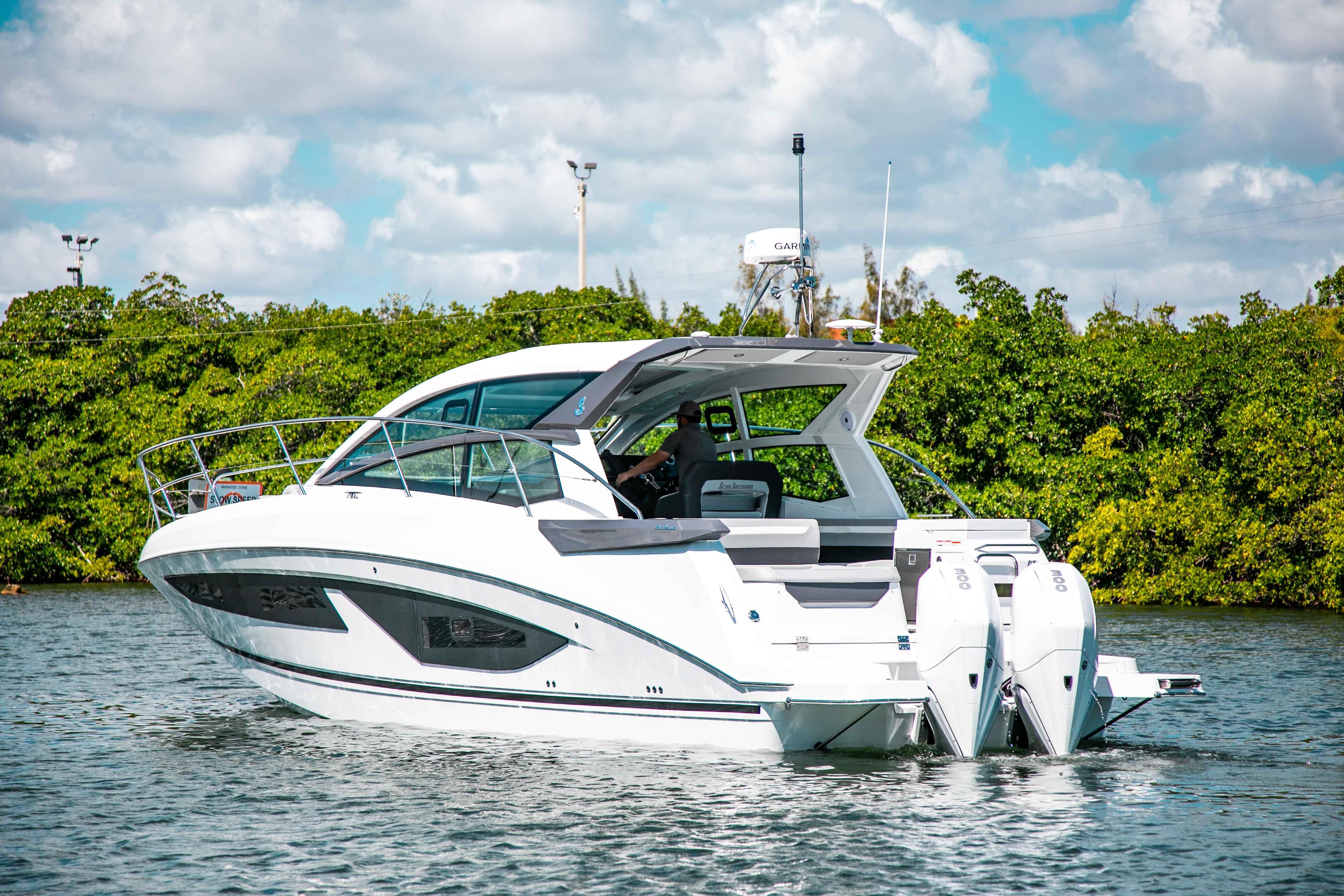 best outboard yachts