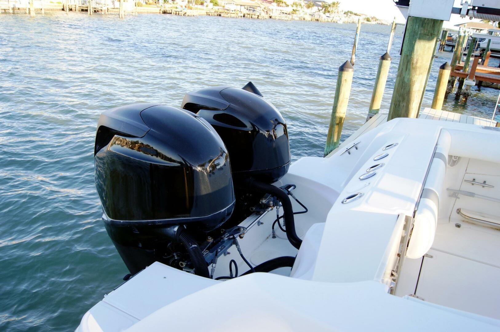 2009-boston-whaler-250-outrage-power-9805875-978947519-0-220520251040-5
