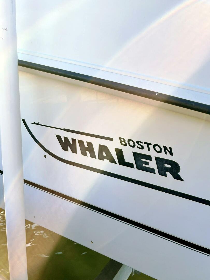 2009-boston-whaler-250-outrage-power-9805875-978947520-0-220520251040-6