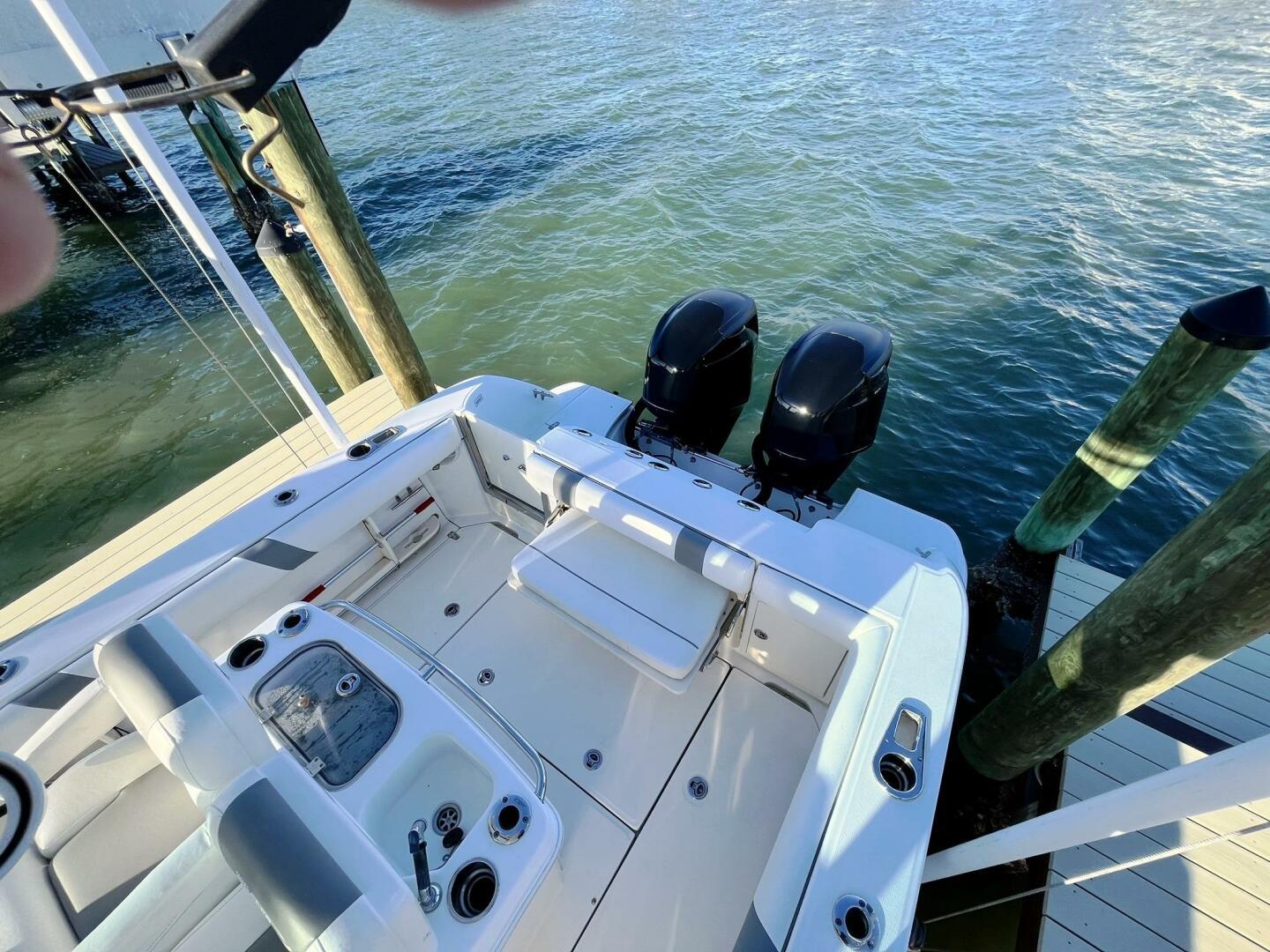 2009-boston-whaler-250-outrage-power-9805875-978947525-0-220520251040-11