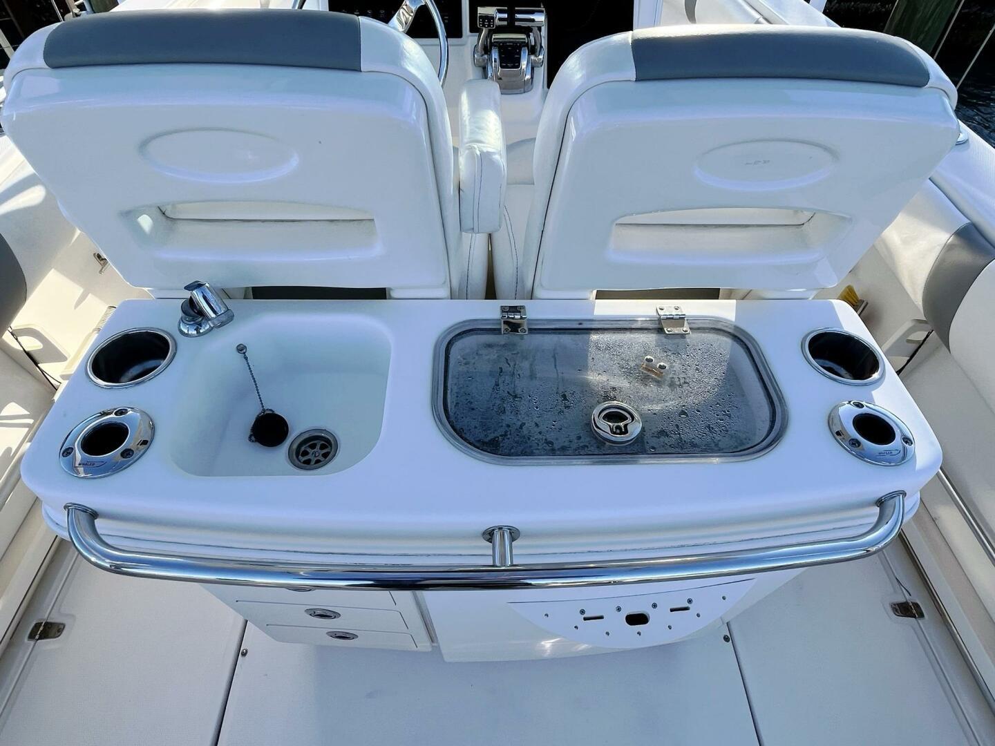 2009-boston-whaler-250-outrage-power-9805875-978947530-0-220520251040-16