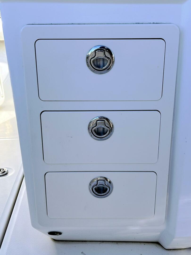 2009-boston-whaler-250-outrage-power-9805875-978947532-0-220520251040-18