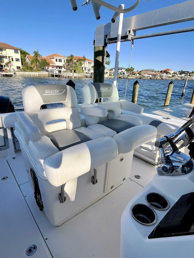 2009-boston-whaler-250-outrage-power-9805875-978947534-0-220520251040-20