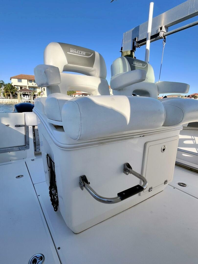 2009-boston-whaler-250-outrage-power-9805875-978947535-0-220520251040-21