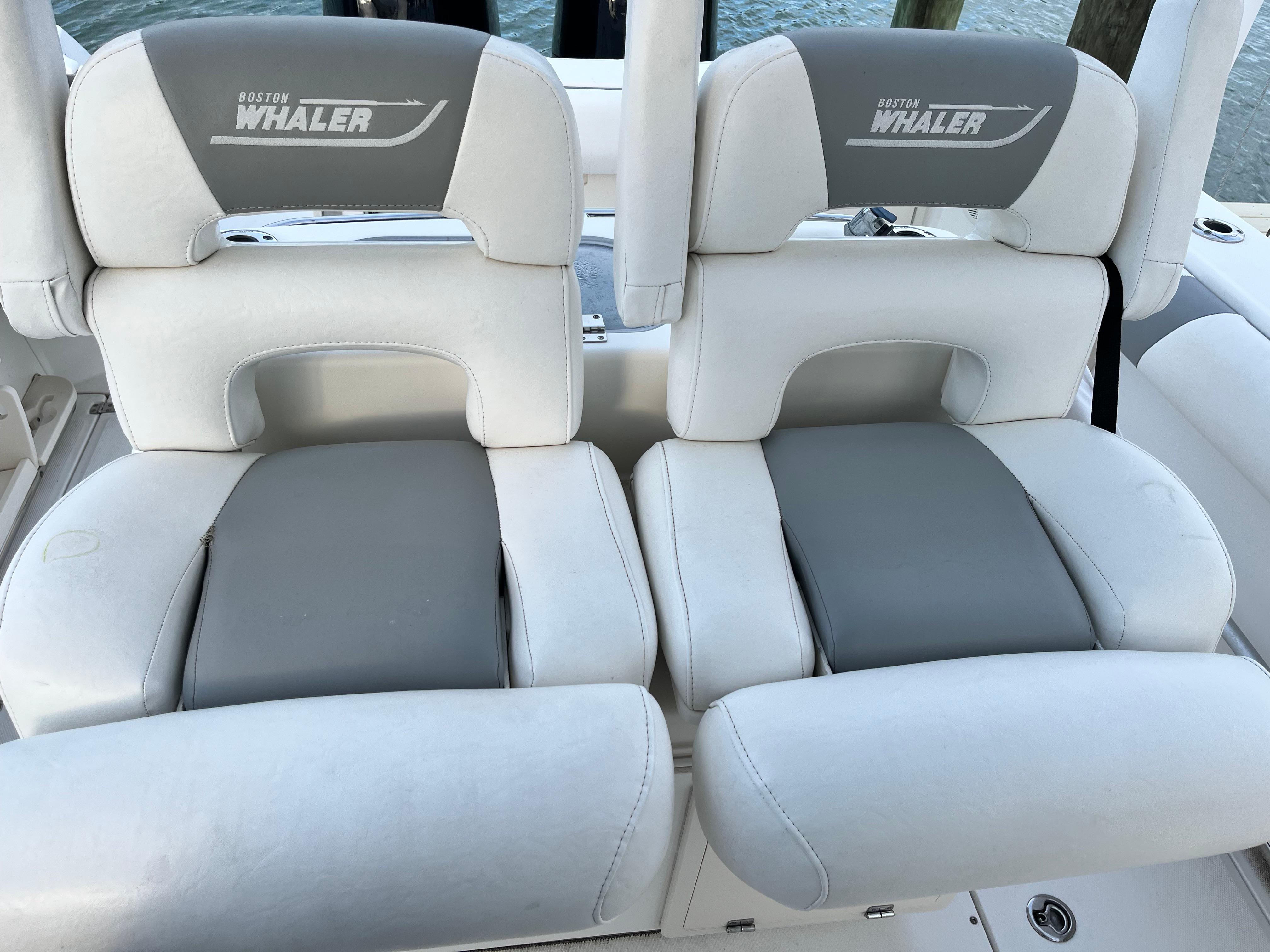 2009-boston-whaler-250-outrage-power-9805875-978947537-0-220520251040-23