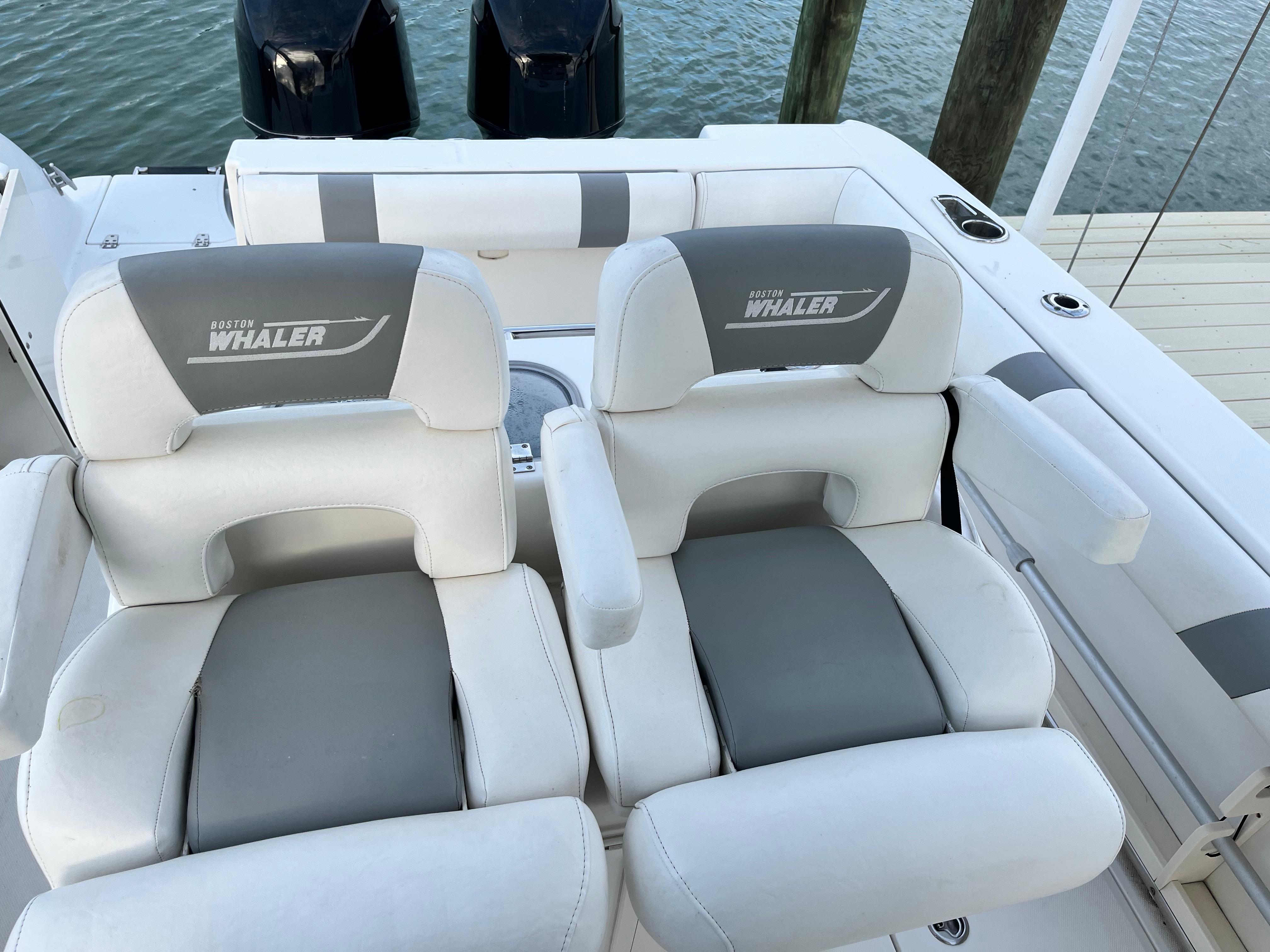 2009-boston-whaler-250-outrage-power-9805875-978947538-0-220520251040-24