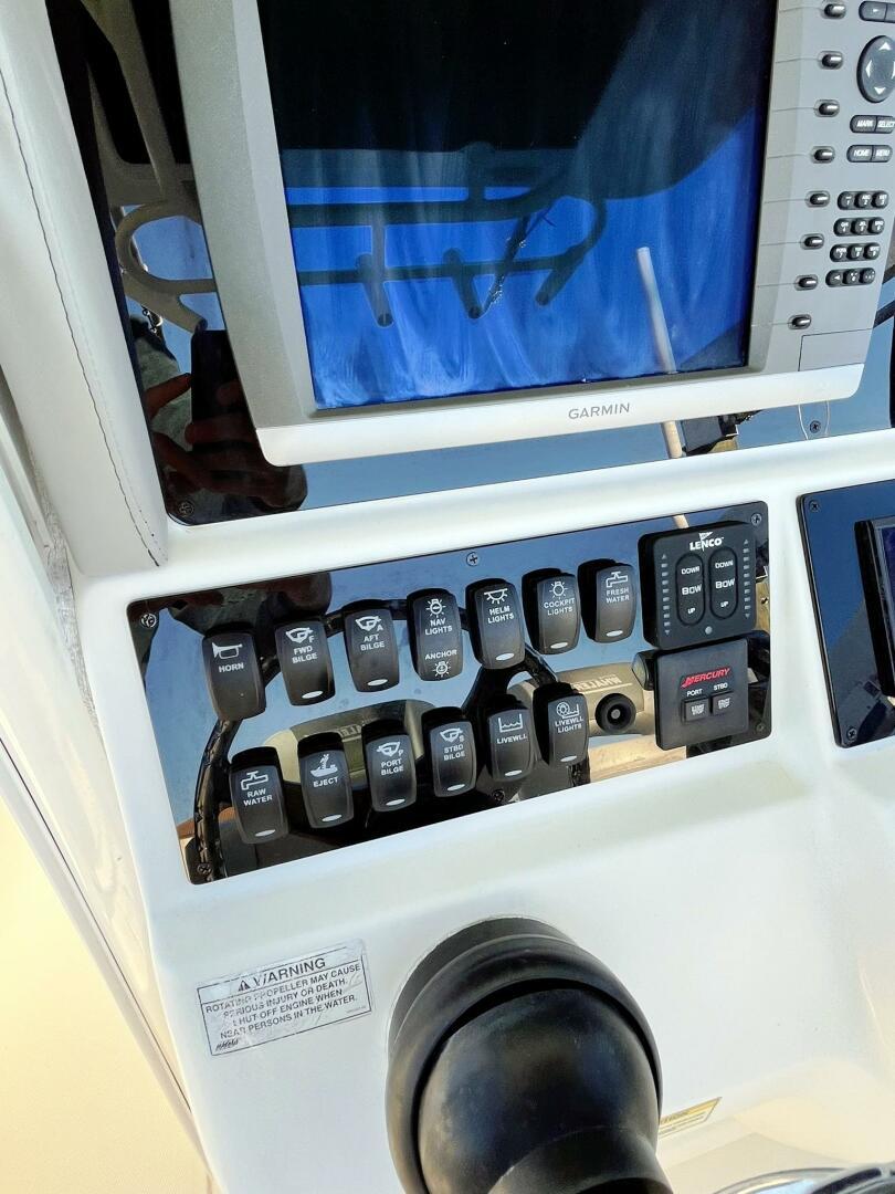 2009-boston-whaler-250-outrage-power-9805875-978947540-0-220520251040-26