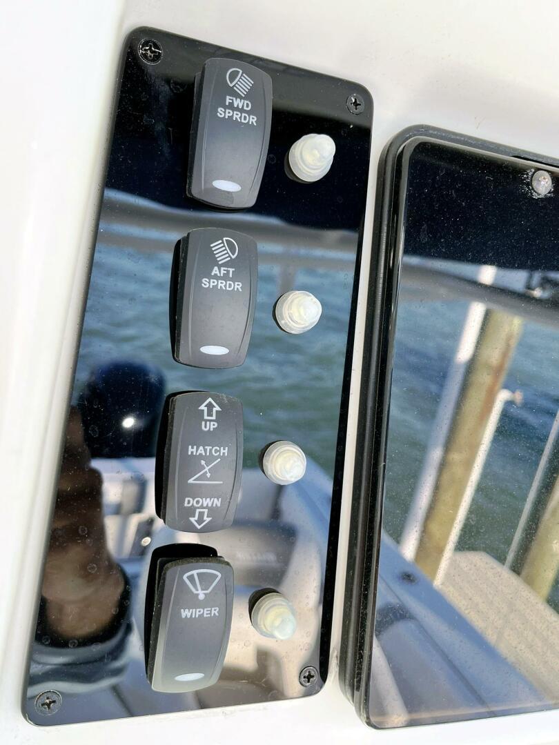 2009-boston-whaler-250-outrage-power-9805875-978947541-0-220520251040-27