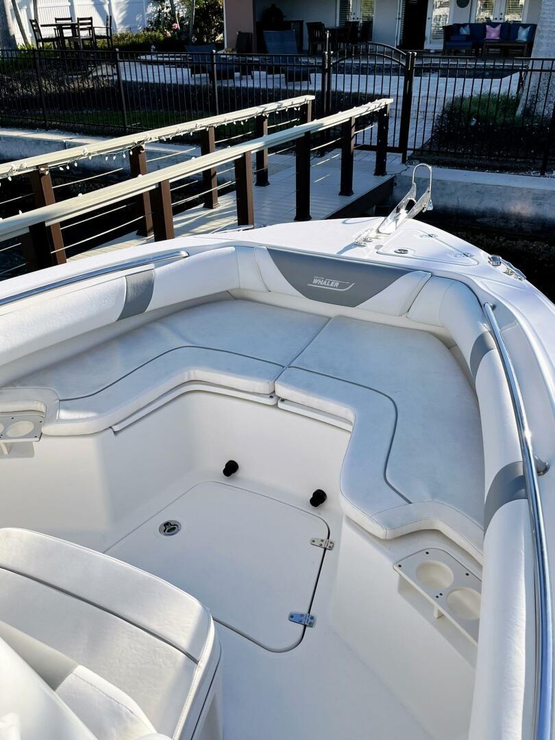 2009-boston-whaler-250-outrage-power-9805875-978947550-0-220520251041-36