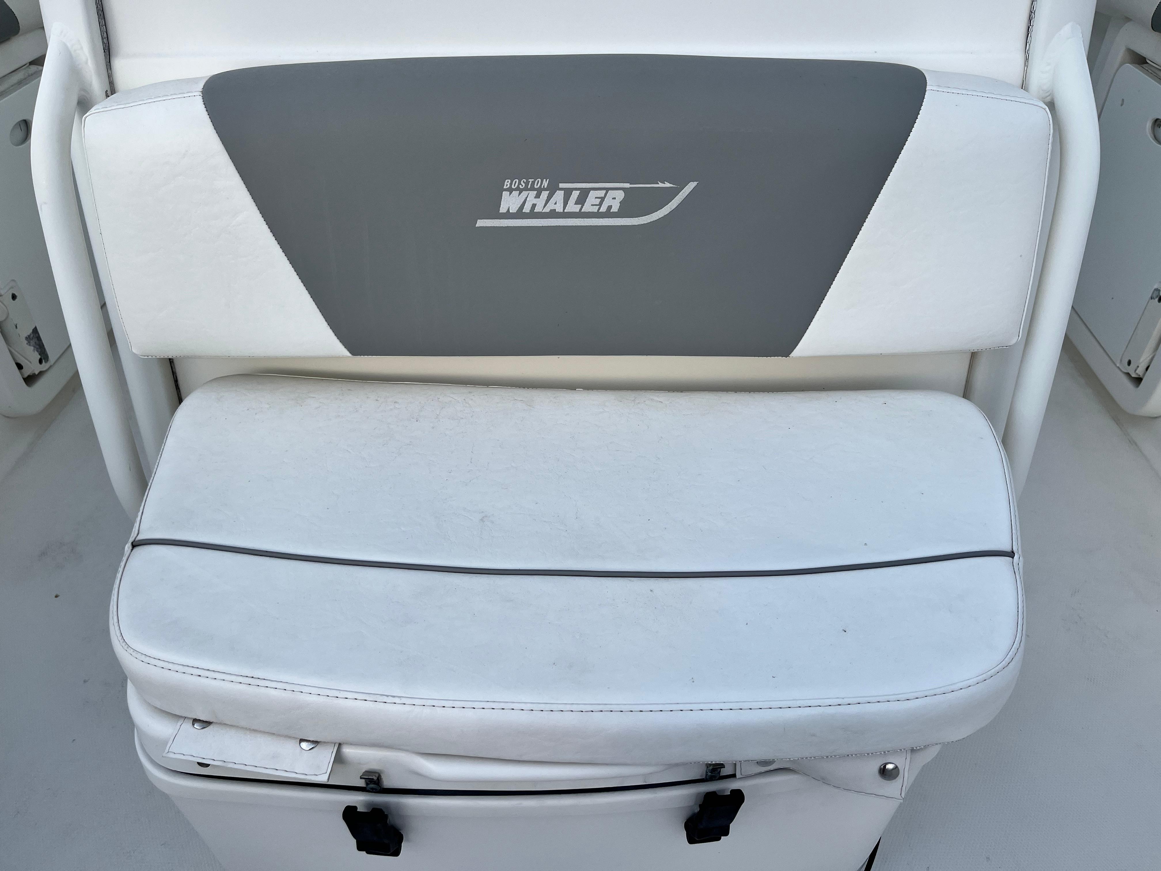 2009-boston-whaler-250-outrage-power-9805875-978947554-0-220520251041-40