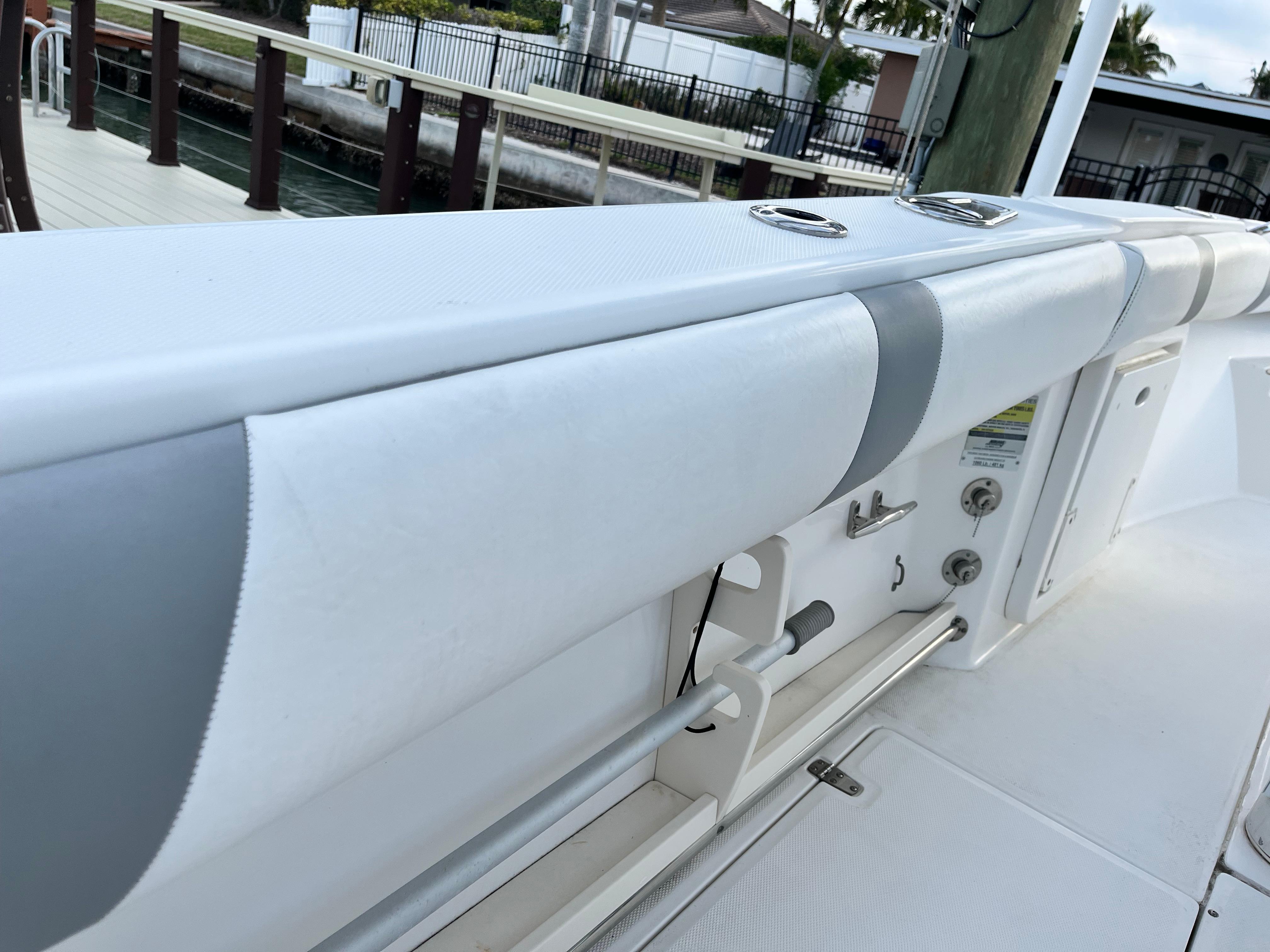 2009-boston-whaler-250-outrage-power-9805875-978947560-0-220520251041-46