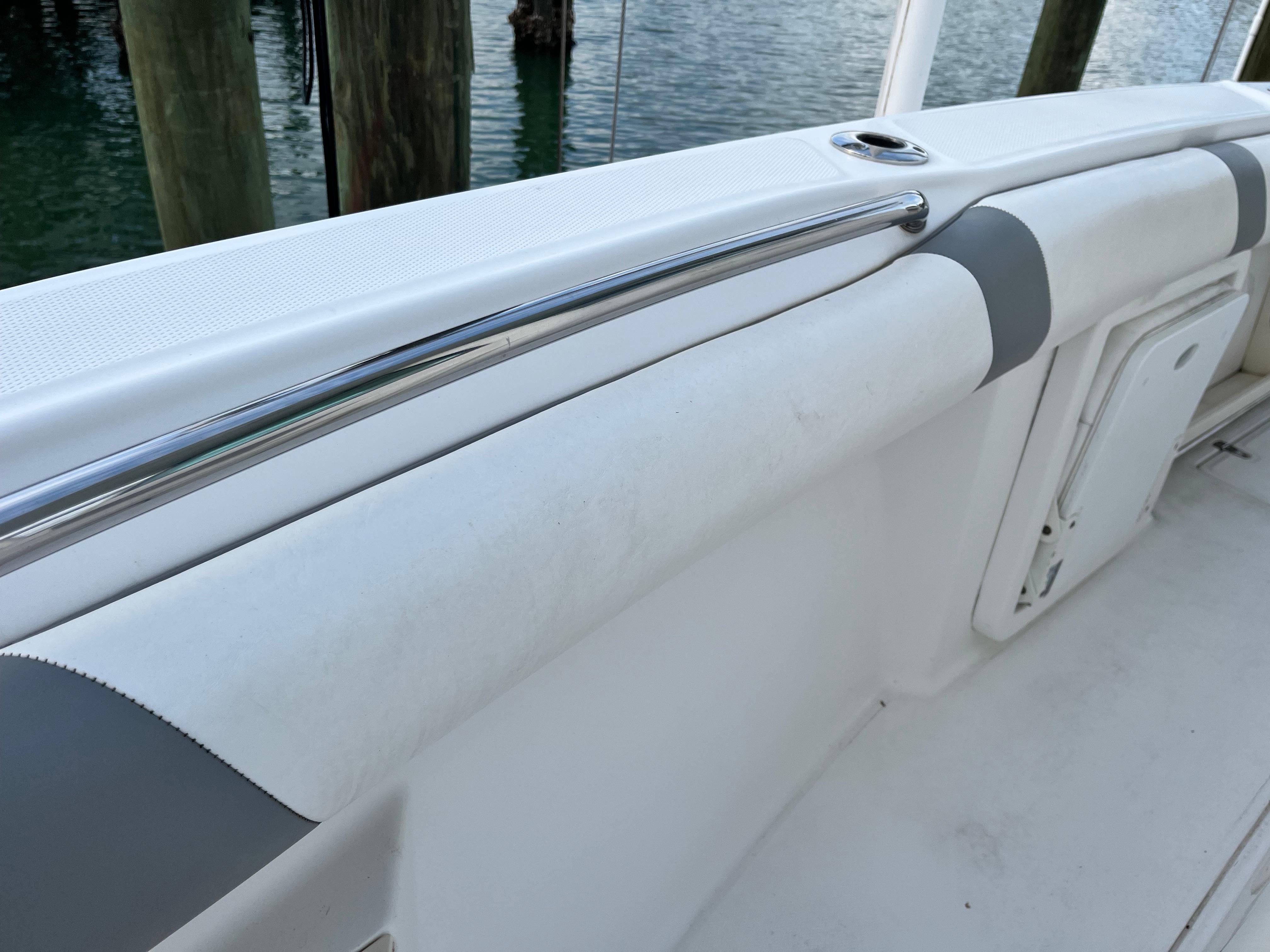 2009-boston-whaler-250-outrage-power-9805875-978947561-0-220520251041-47