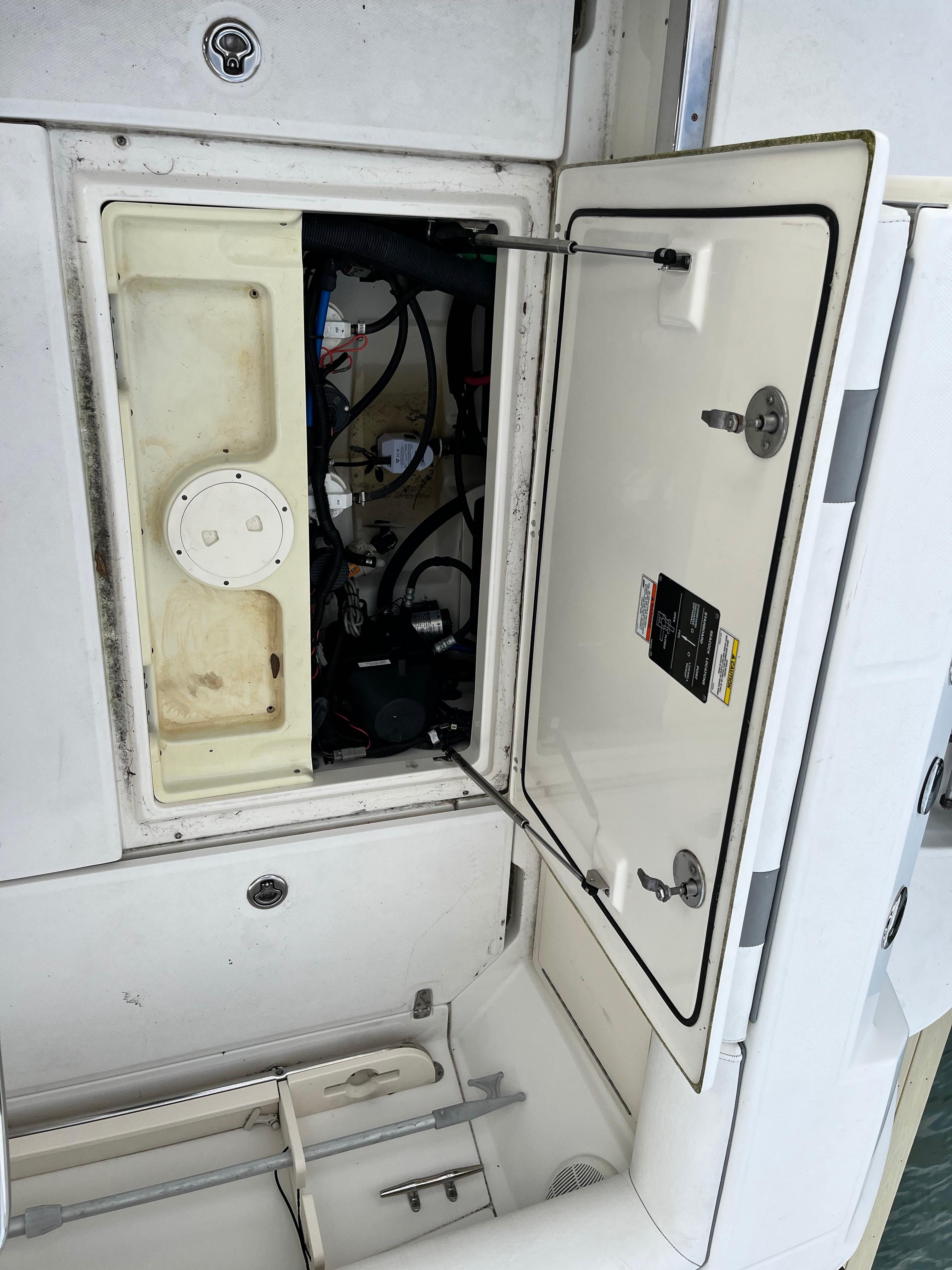 2009-boston-whaler-250-outrage-power-9805875-978947571-0-220520251041-56