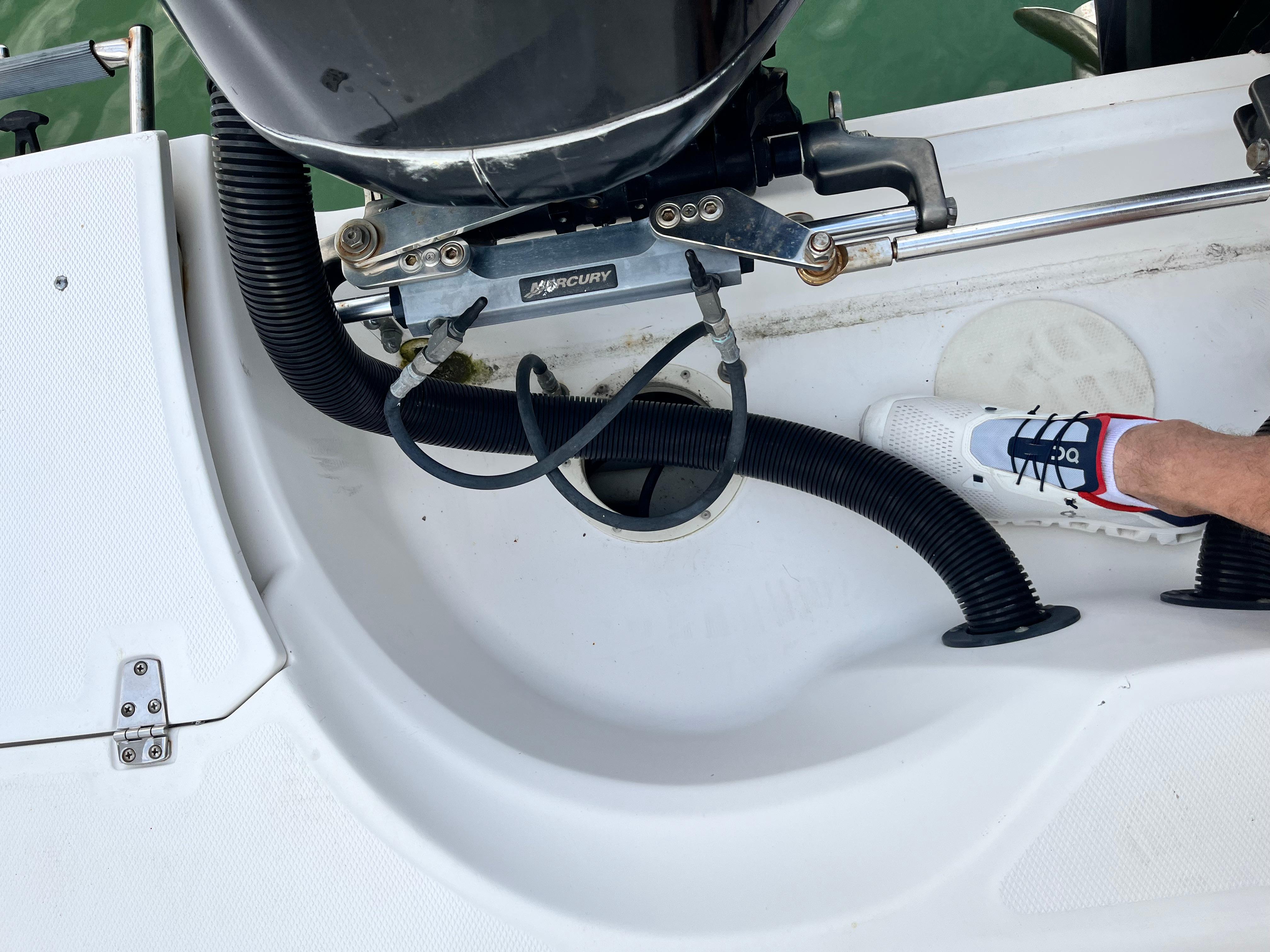 2009-boston-whaler-250-outrage-power-9805875-978947585-0-220520251042-69