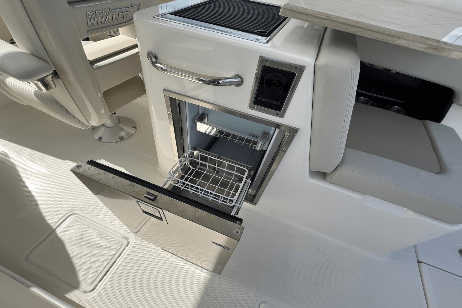 2024-boston-whaler-280-vantage-power-9685876-974380805-0-260220251128-33