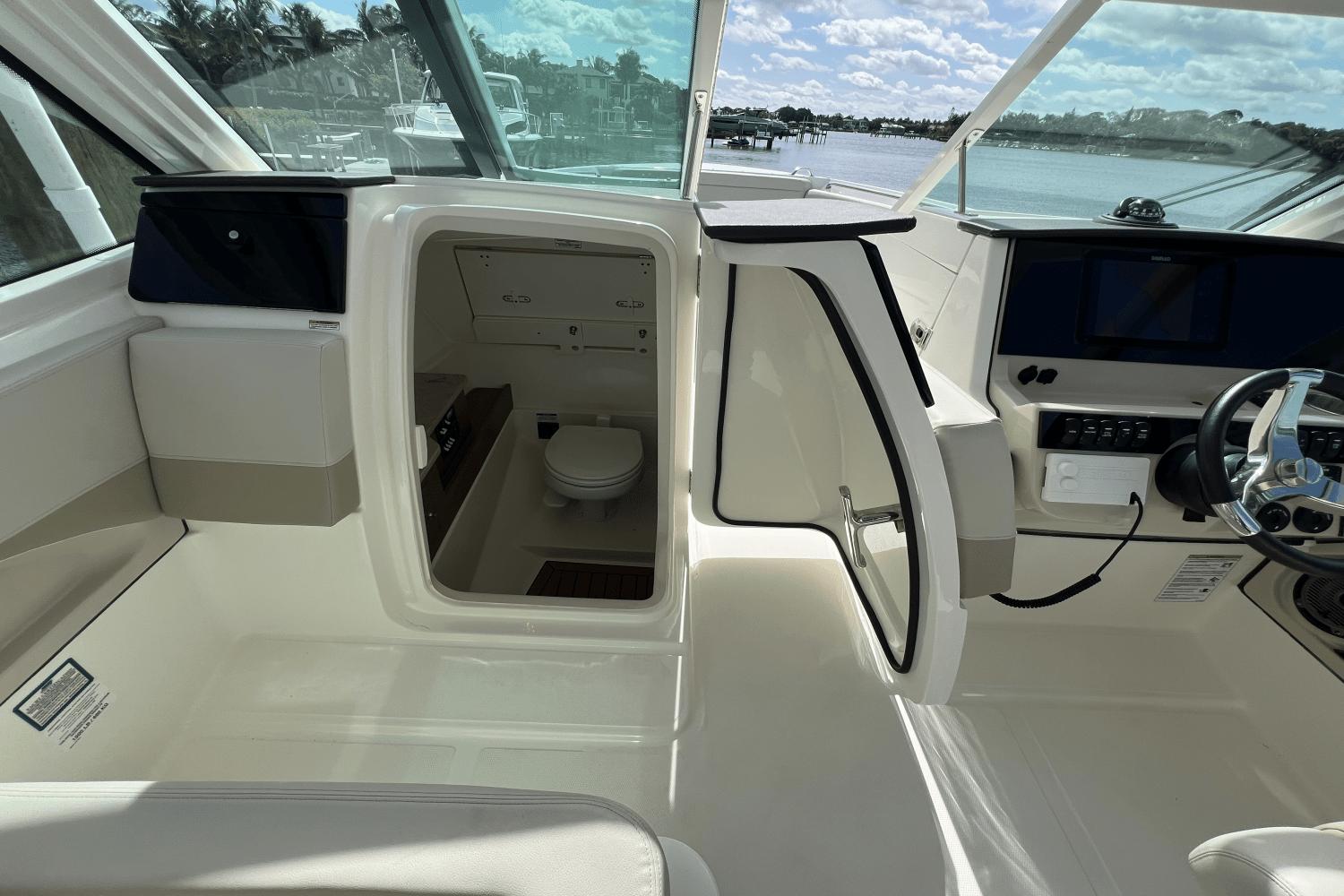 2024-boston-whaler-280-vantage-power-9685876-974380810-0-260220251128-43