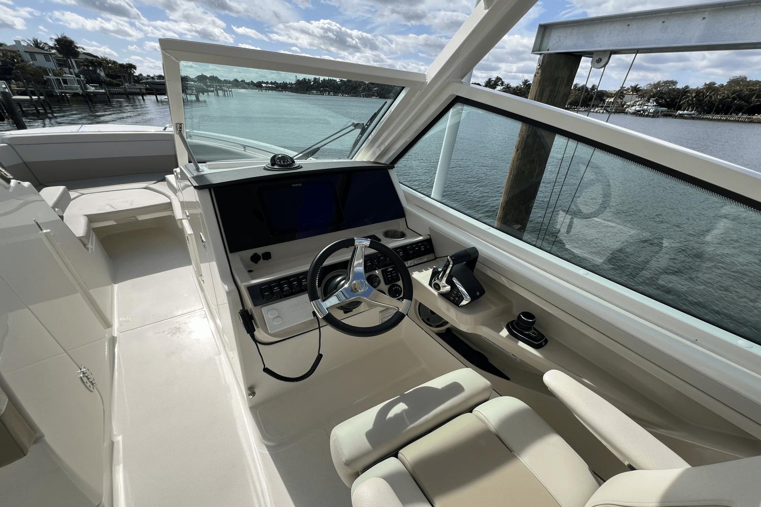 2024-boston-whaler-280-vantage-power-9685876-974380816-0-260220251128-28