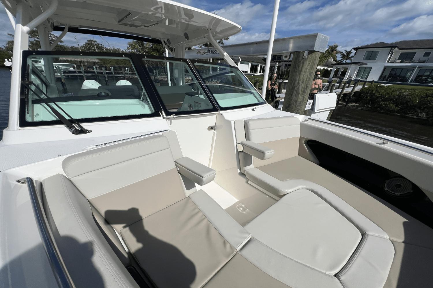 2024-boston-whaler-280-vantage-power-9685876-974380821-0-260220251128-21