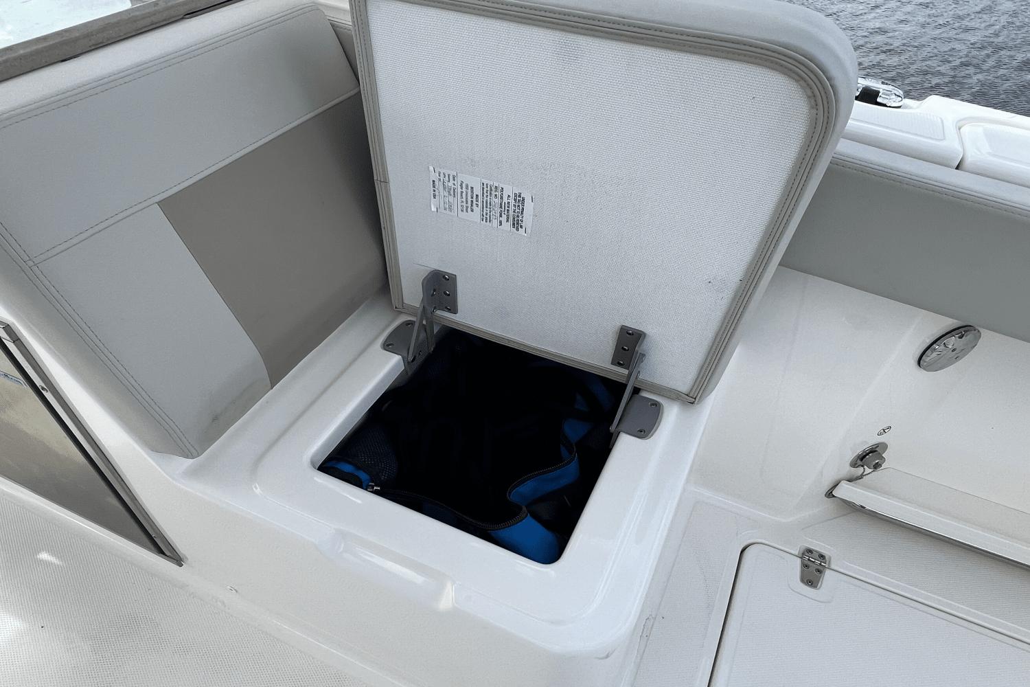 2024-boston-whaler-280-vantage-power-9685876-974380822-0-260220251129-75