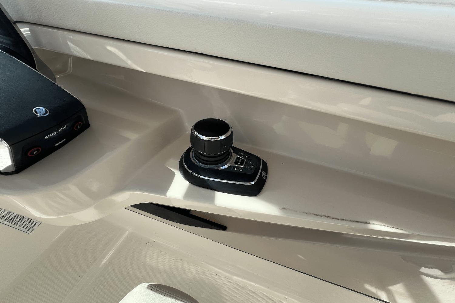 2024-boston-whaler-280-vantage-power-9685876-974380832-0-260220251128-29