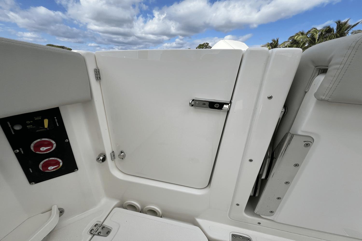 2024-boston-whaler-280-vantage-power-9685876-974380857-0-260220251129-90