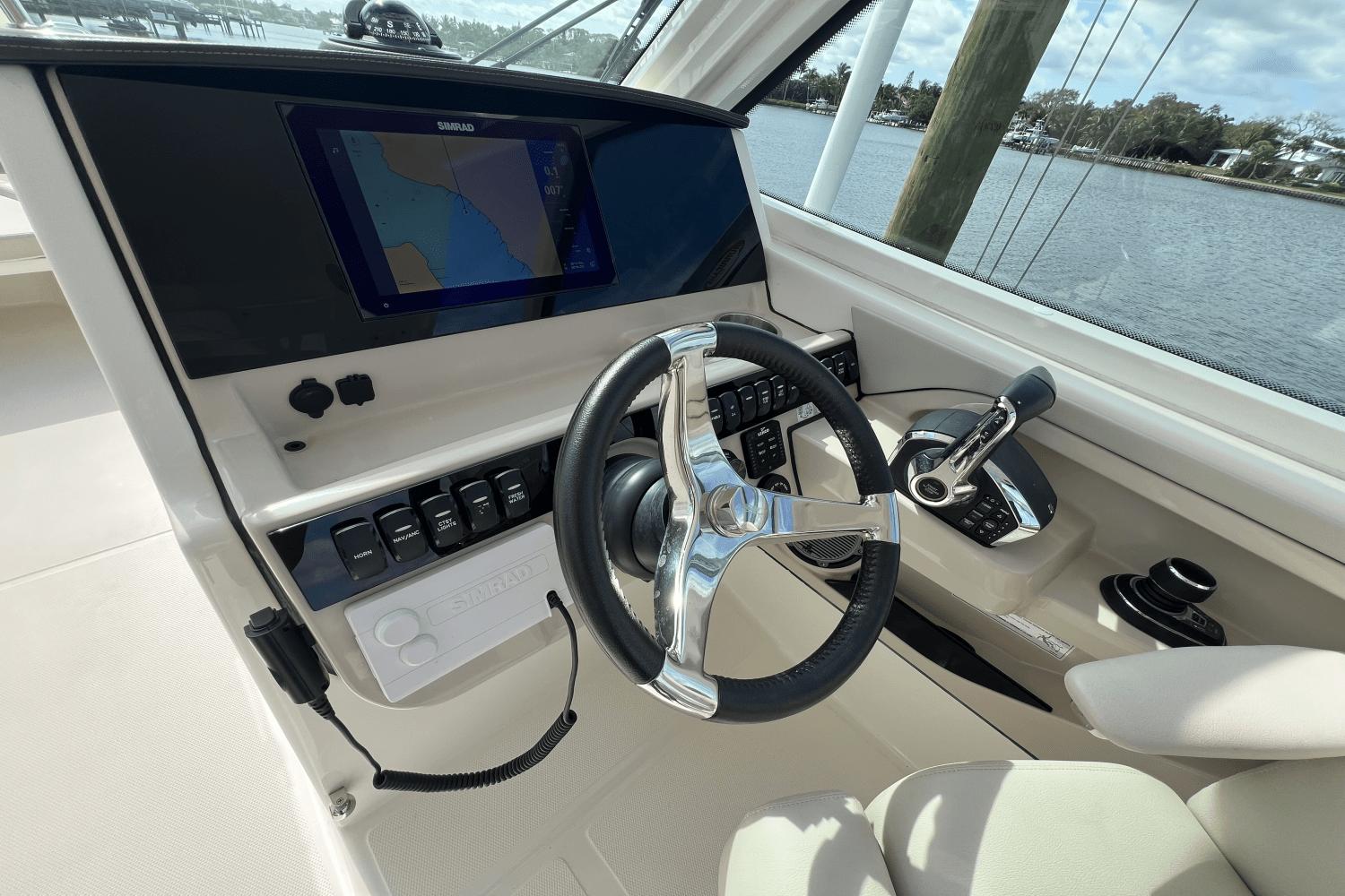 2024-boston-whaler-280-vantage-power-9685876-974380861-0-260220251128-40