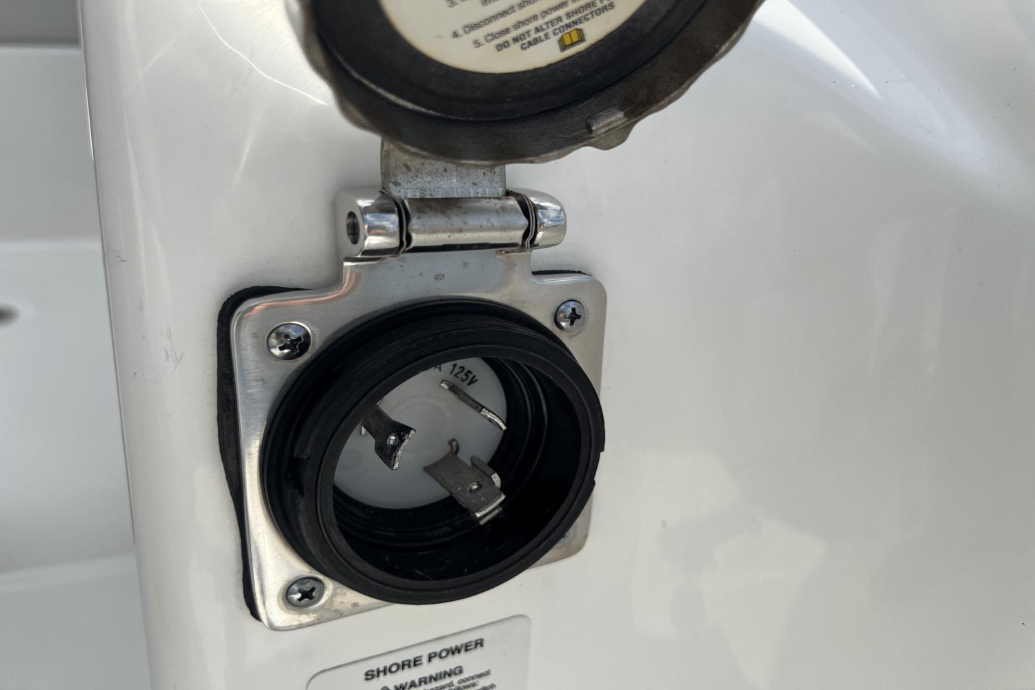 2024-boston-whaler-280-vantage-power-9685876-974380864-0-260220251129-95