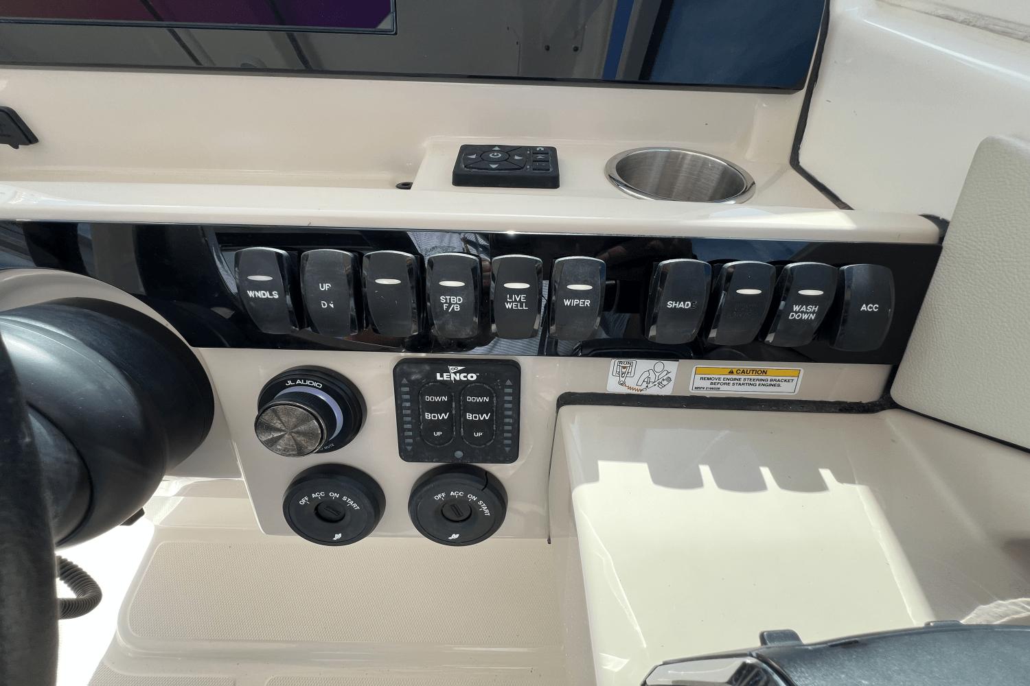 2024-boston-whaler-280-vantage-power-9685876-974380865-0-260220251128-37