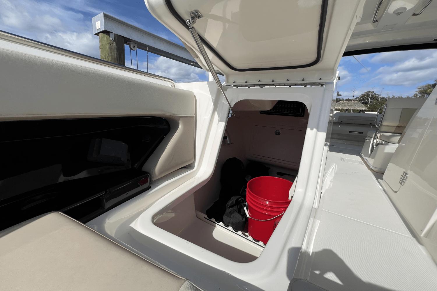 2024-boston-whaler-280-vantage-power-9685876-974380876-0-260220251128-17