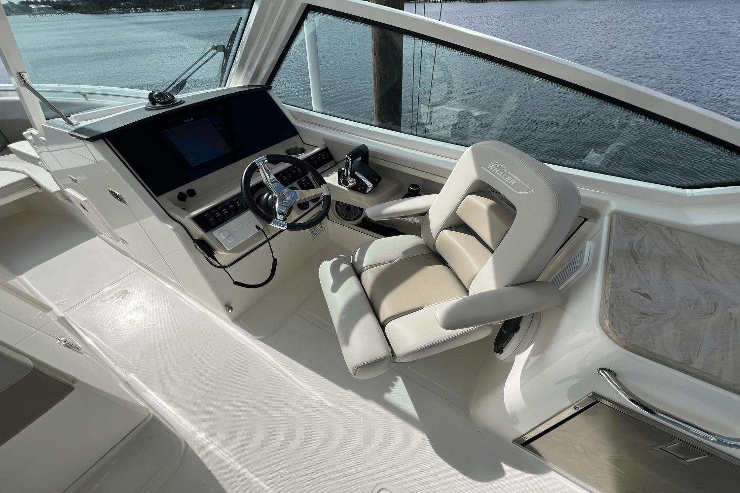 2024-boston-whaler-280-vantage-power-9685876-974380887-0-260220251128-41