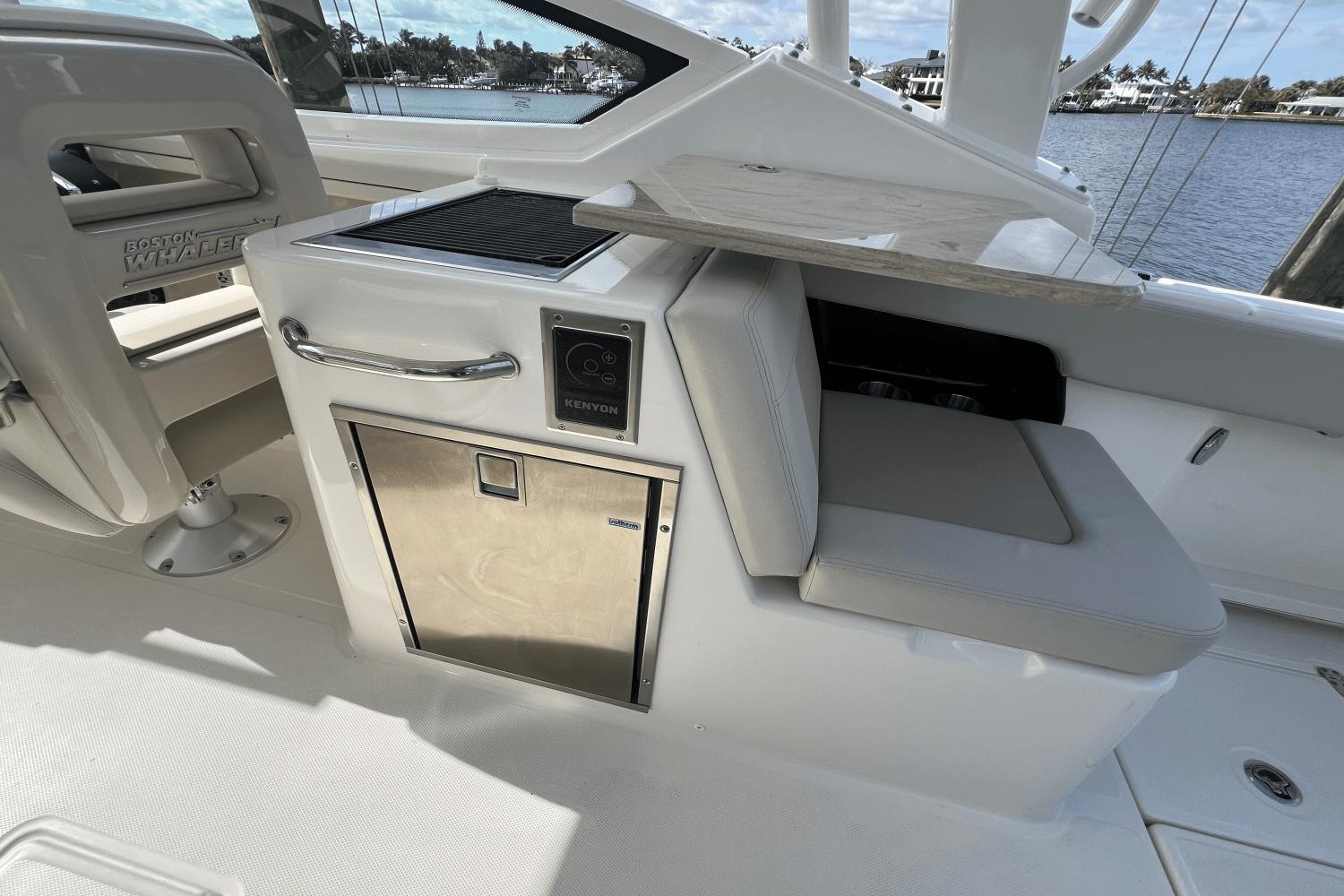 2024-boston-whaler-280-vantage-power-9685876-974380904-0-260220251128-31