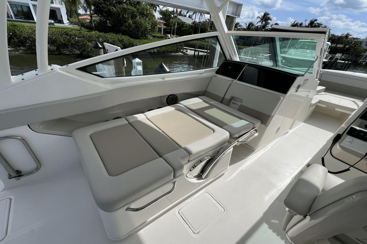 2024-boston-whaler-280-vantage-power-9685876-974380916-0-260220251129-56