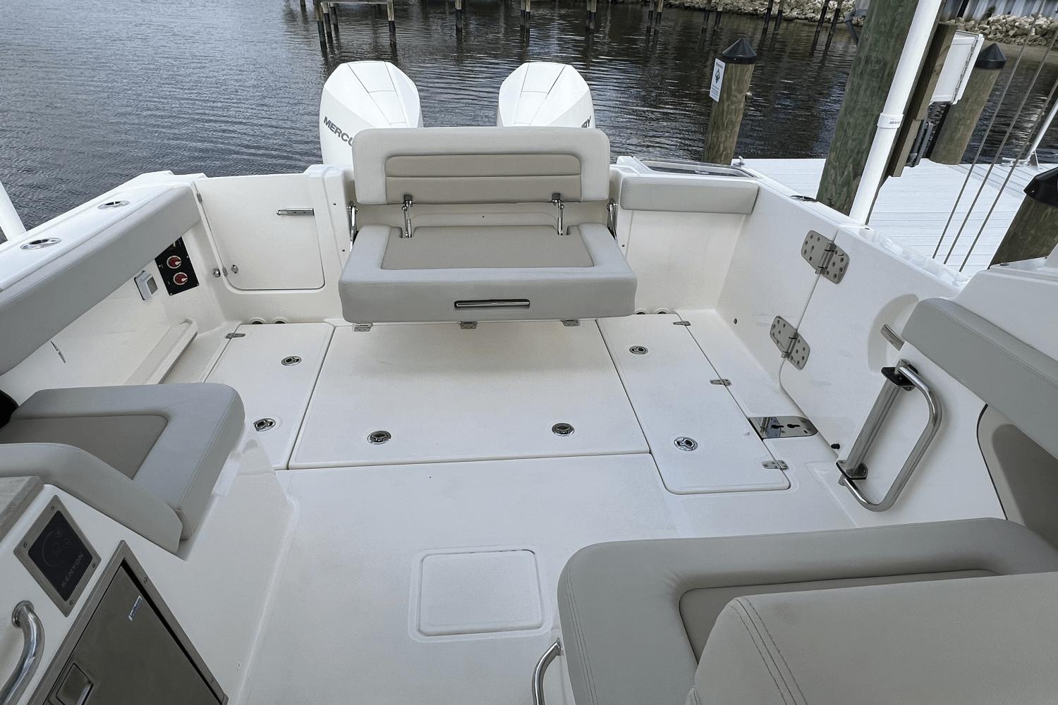 2024-boston-whaler-280-vantage-power-9685876-974380926-0-260220251129-76
