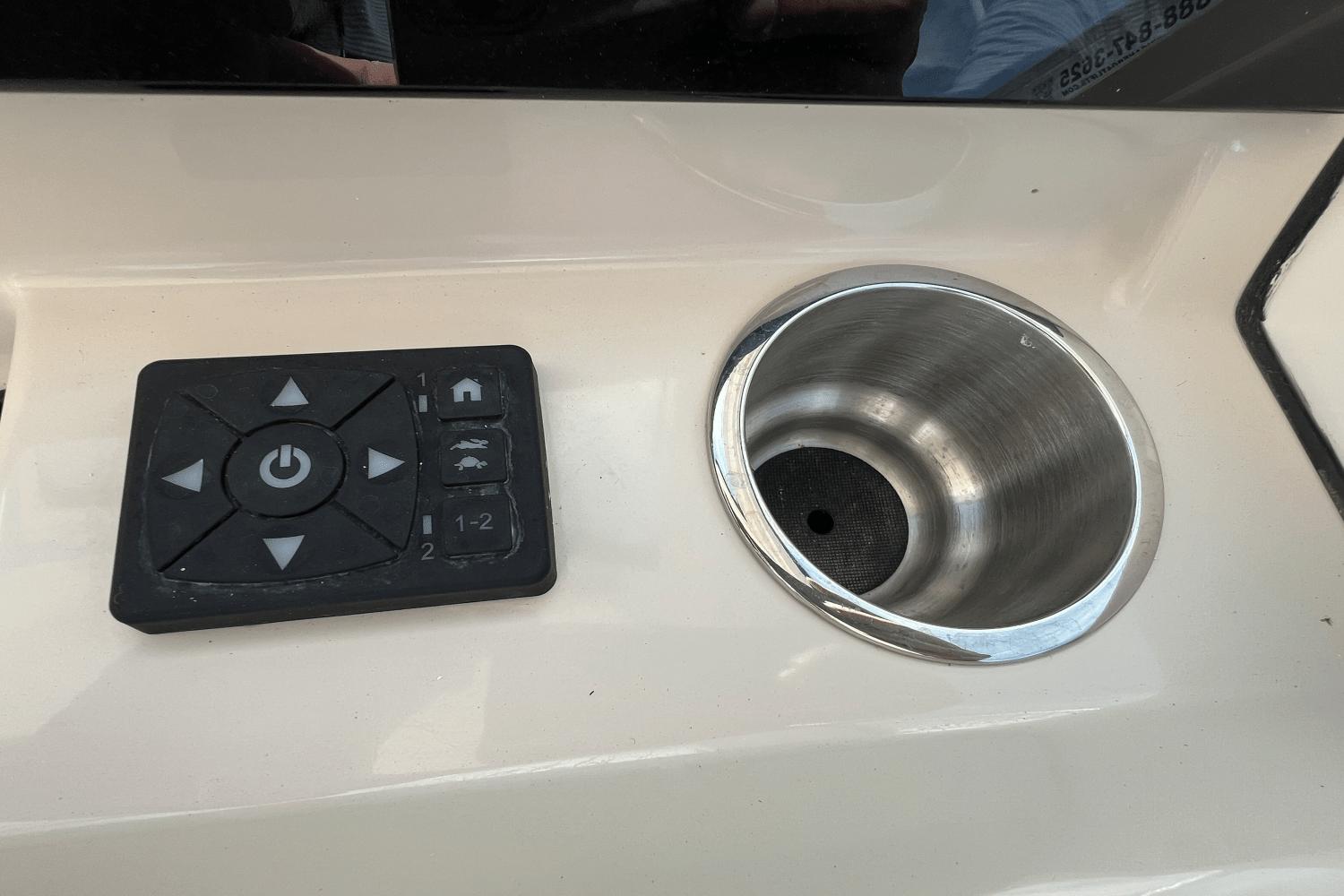 2024-boston-whaler-280-vantage-power-9685876-974380941-0-260220251128-36