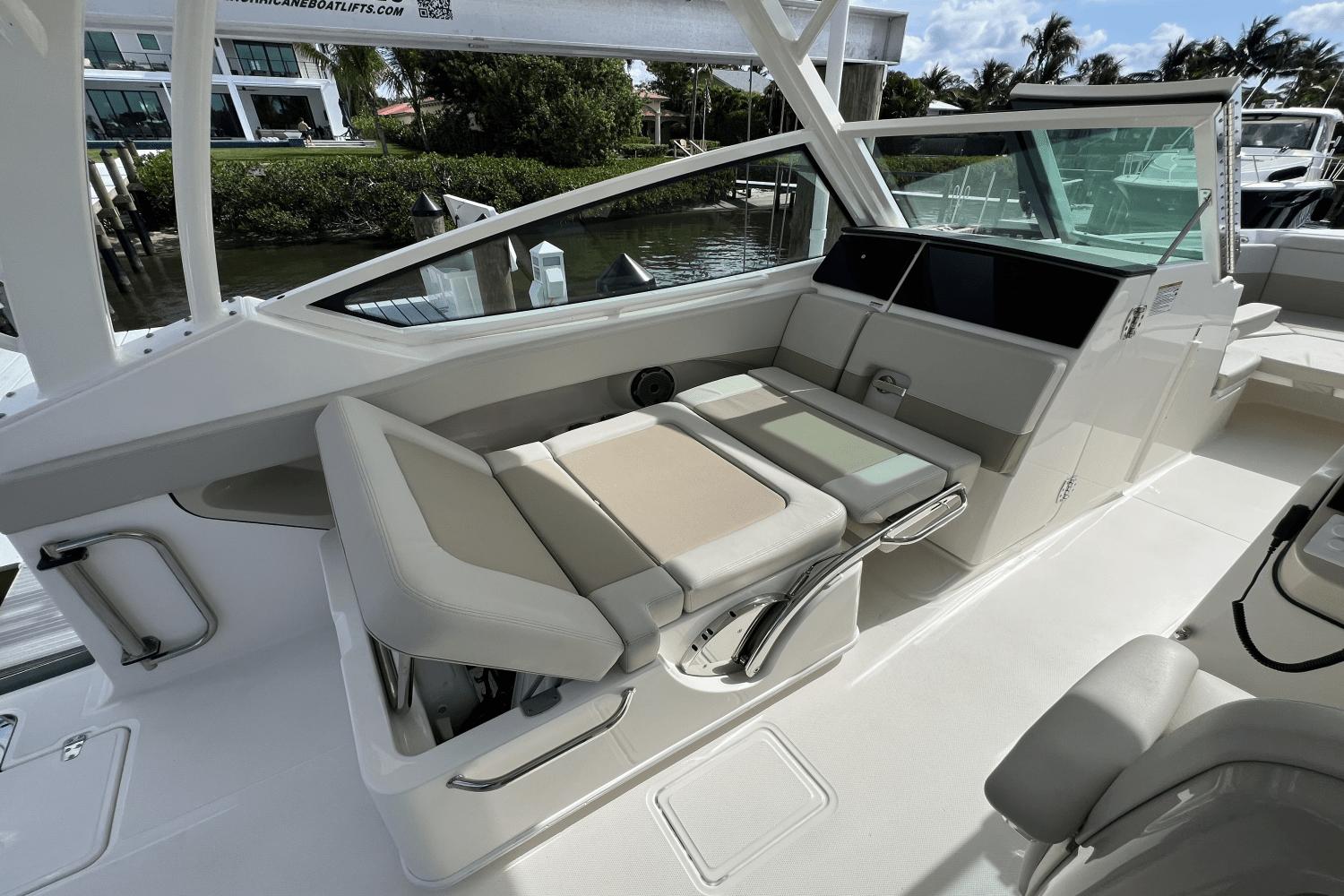 2024-boston-whaler-280-vantage-power-9685876-974380944-0-260220251129-57
