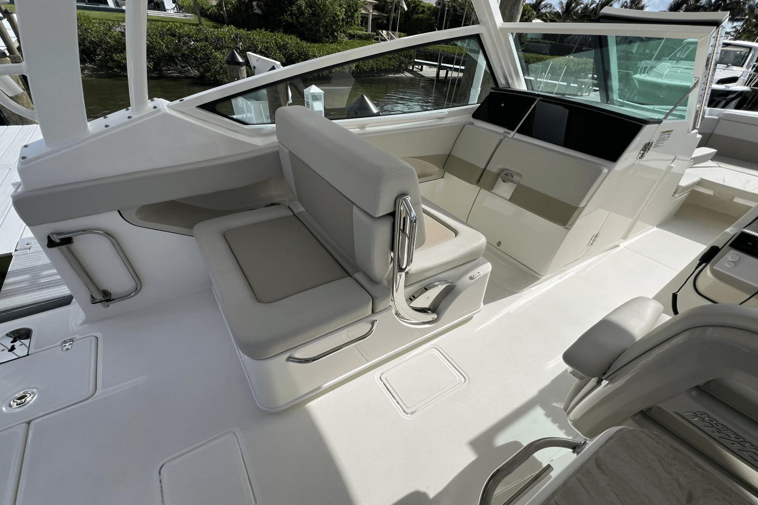2024-boston-whaler-280-vantage-power-9685876-974380954-0-260220251129-55
