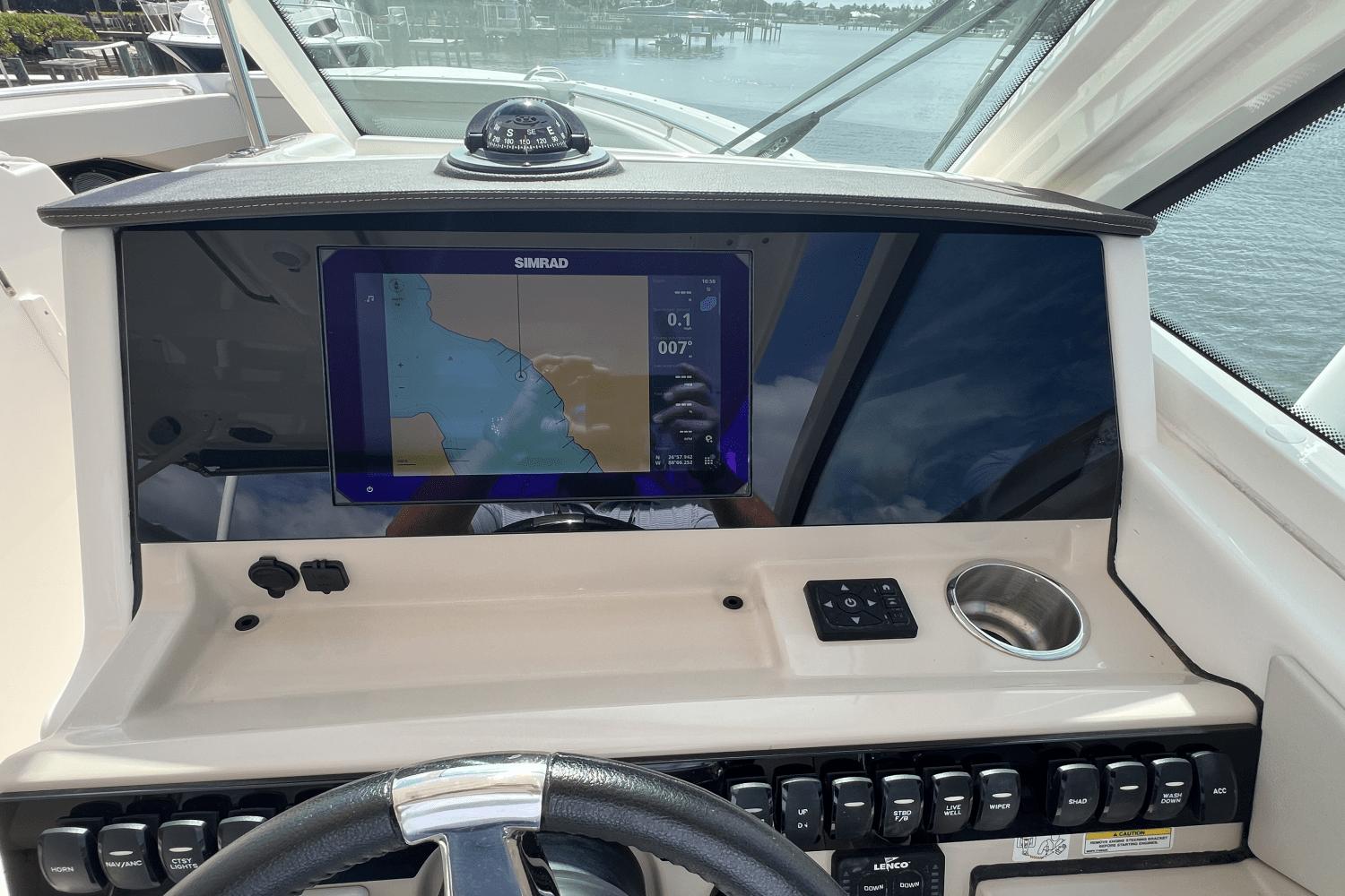 2024-boston-whaler-280-vantage-power-9685876-974380959-0-260220251128-35