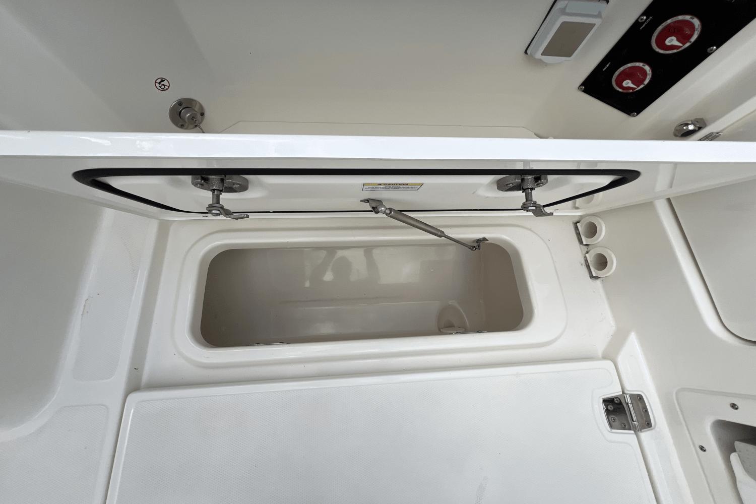 2024-boston-whaler-280-vantage-power-9685876-974380965-0-260220251129-87