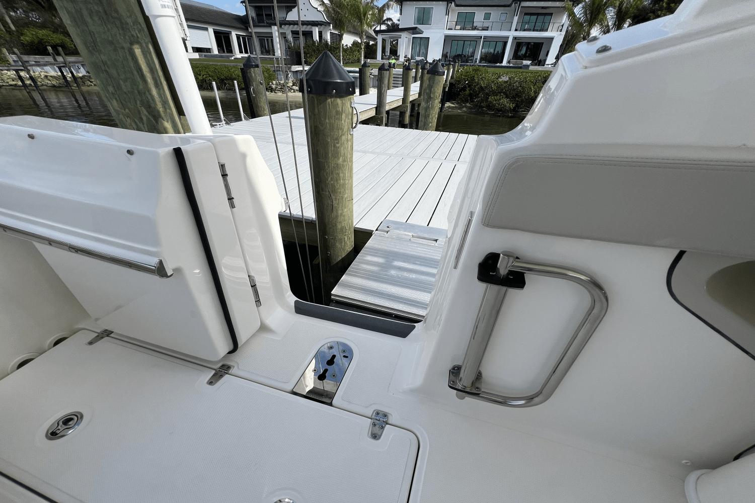 2024-boston-whaler-280-vantage-power-9685876-974380969-0-260220251129-70