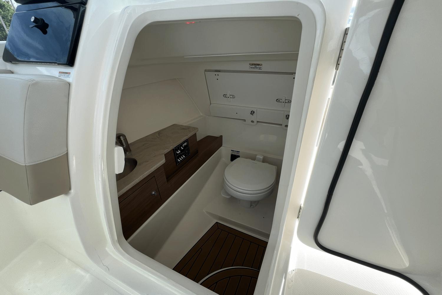2024-boston-whaler-280-vantage-power-9685876-974380989-0-260220251128-44