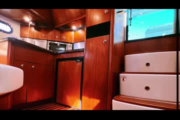 Tiara Yachts 3600 Sovran video