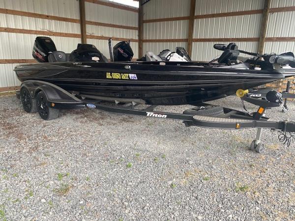 2017 Triton boat for sale, model of the boat is 21 TRX & Image # 1 of 5