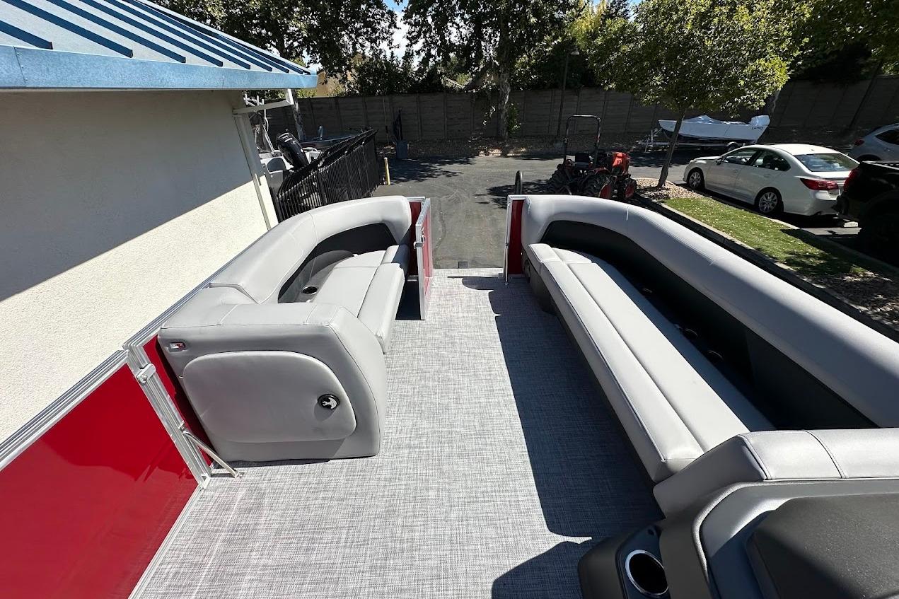 2026 Sun Tracker Party Barge 18 DLX with spacious seating and modern design.