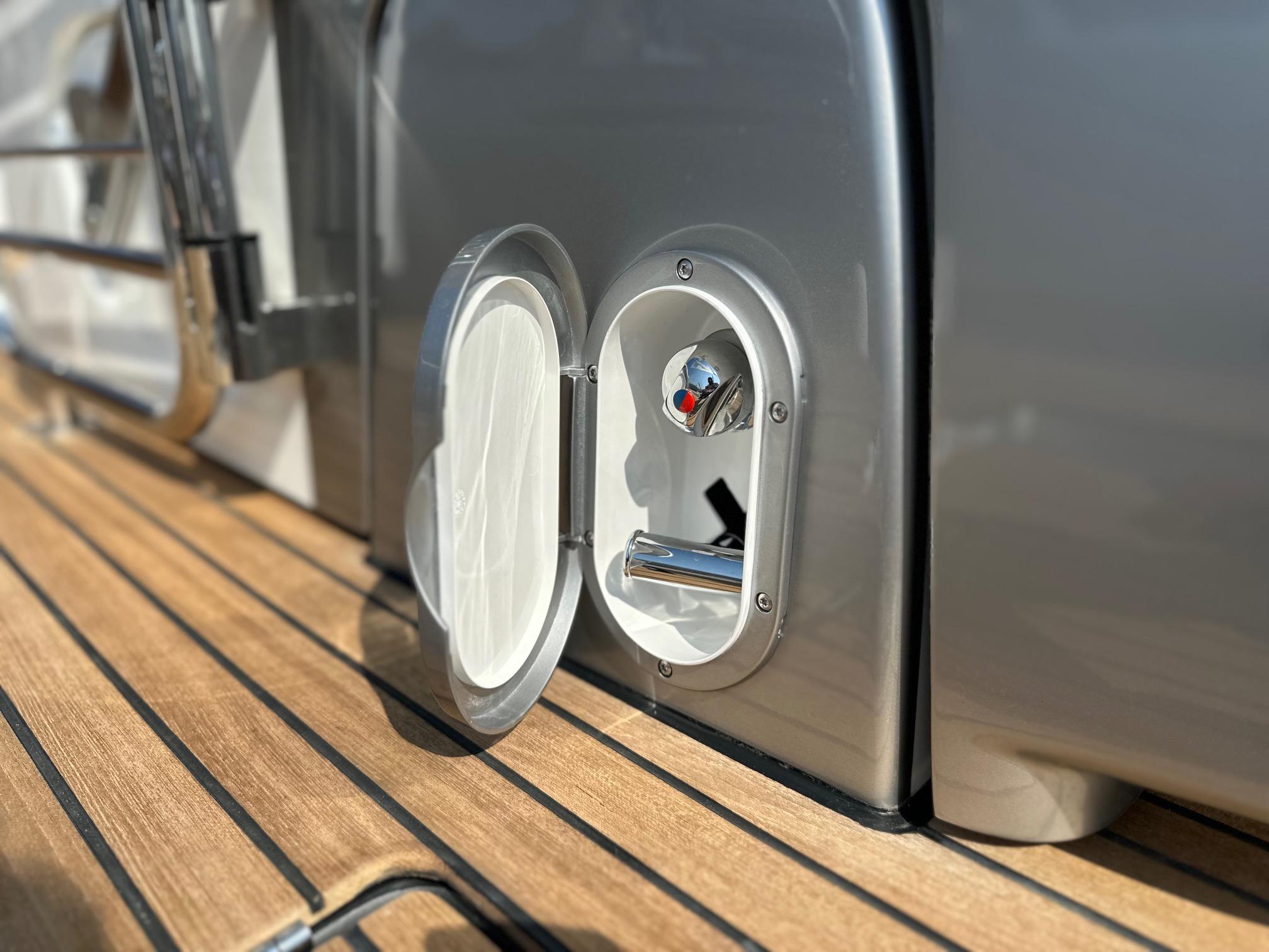 Jeanneau DB 43