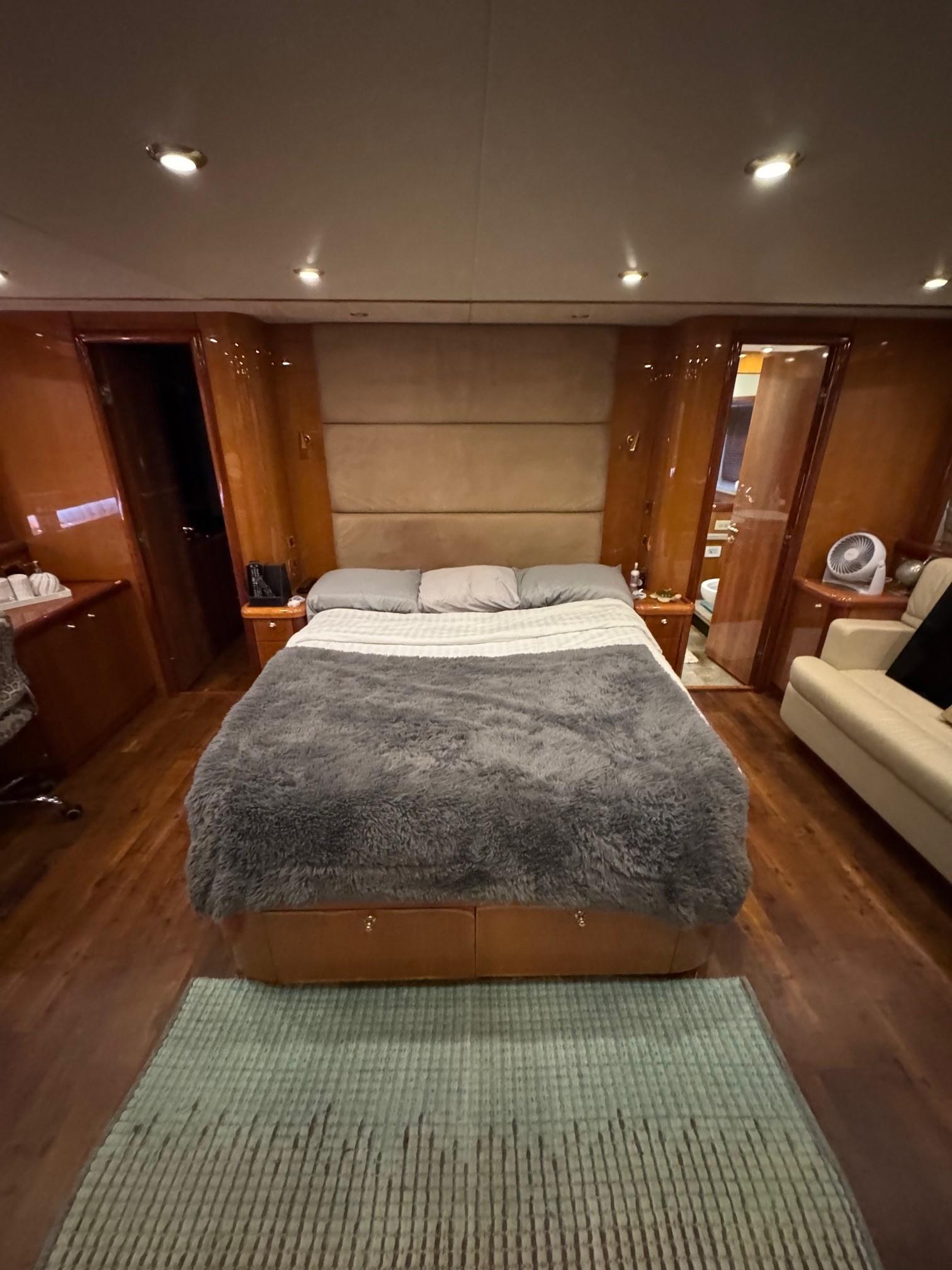 2005 Sunseeker 75 Flybridge- LAUREL- Master Stateroom