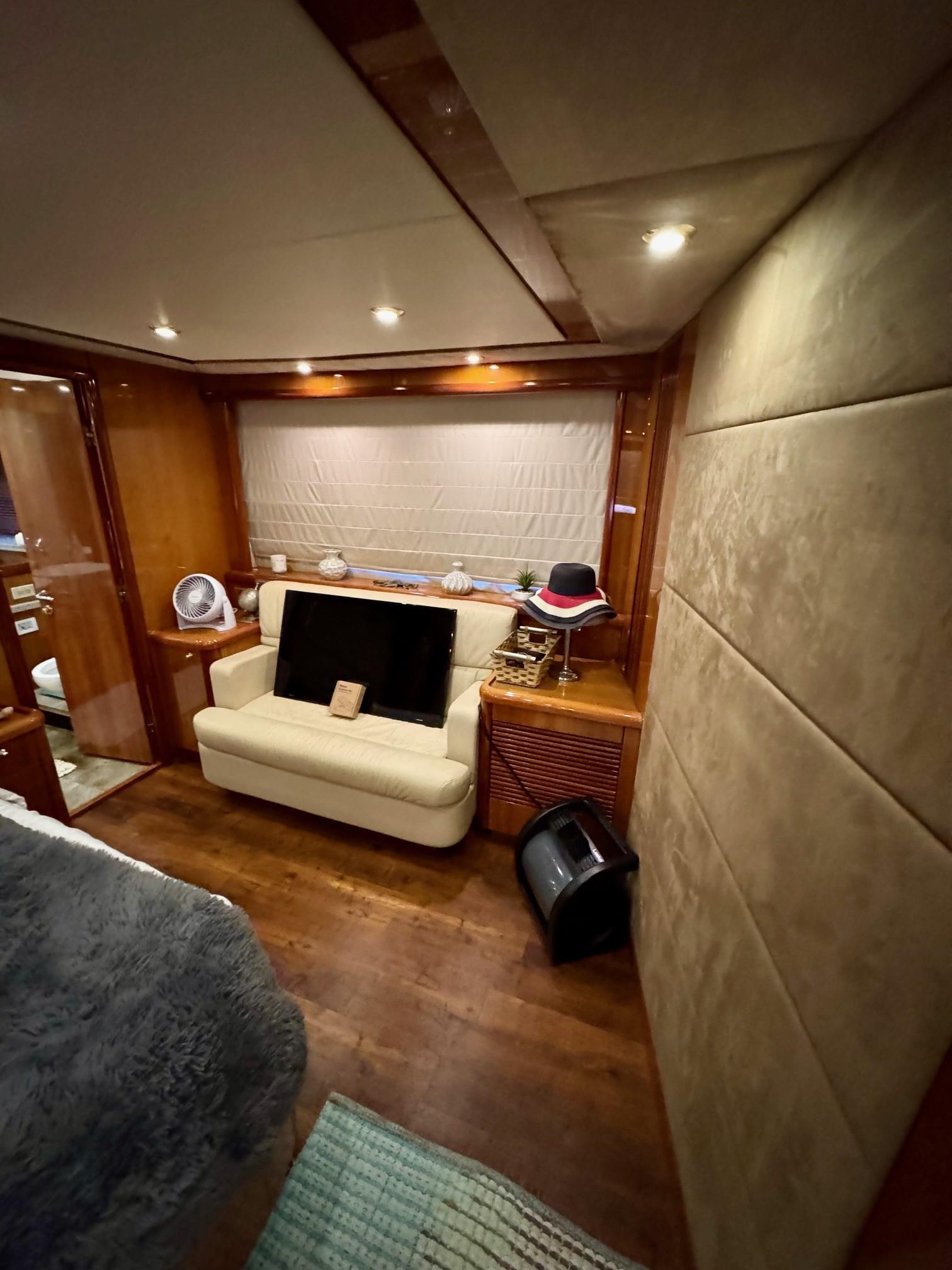 2005 Sunseeker 75 Flybridge- LAUREL- Master Stateroom