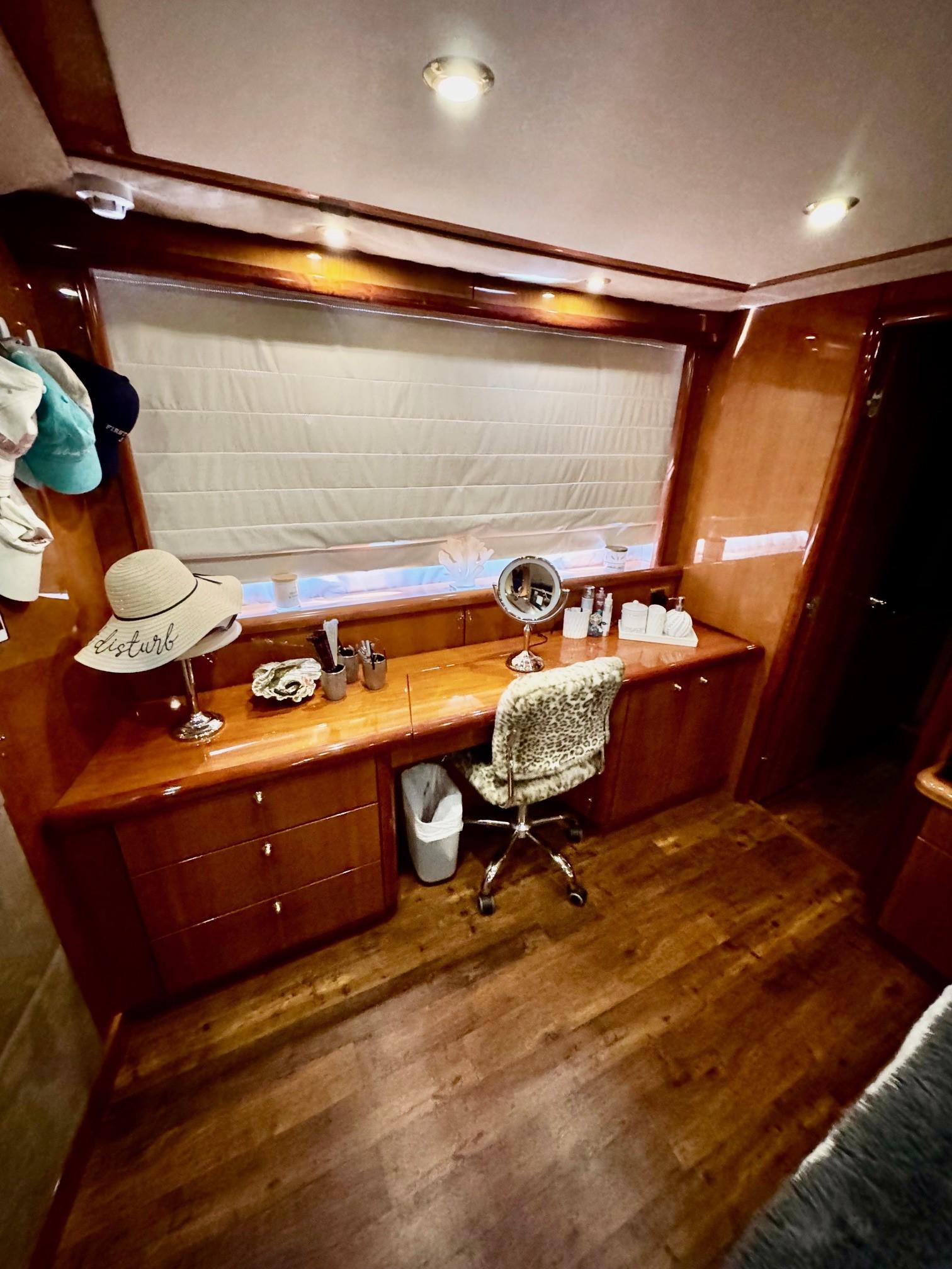 2005 Sunseeker 75 Flybridge- LAUREL- Master Stateroom