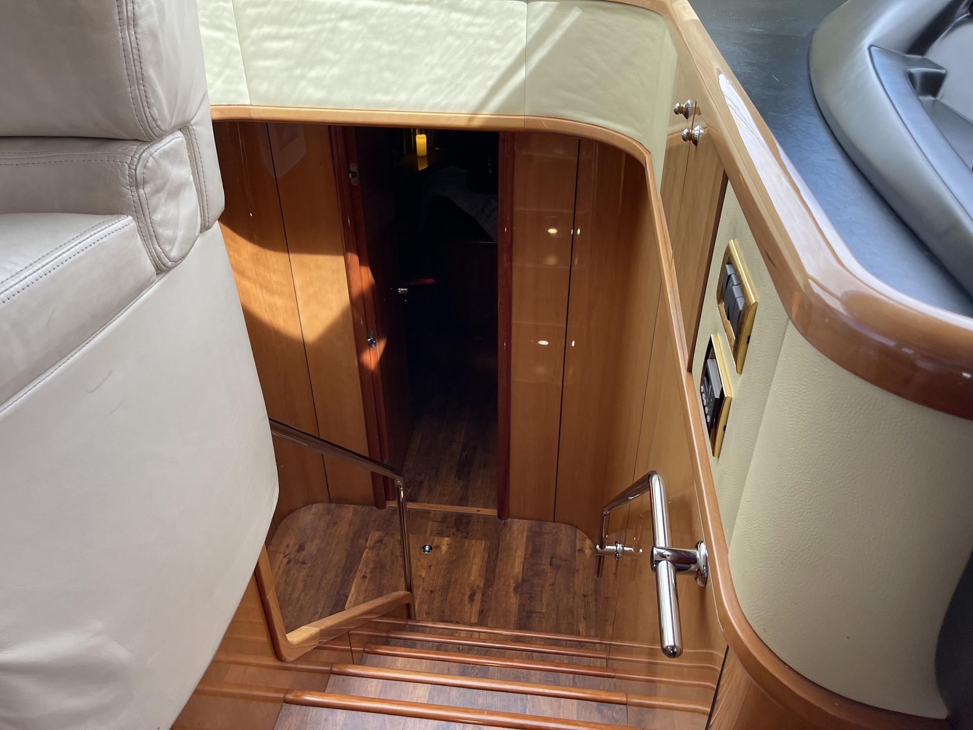 2005 Sunseeker 75 Flybridge- LAUREL- Companionway