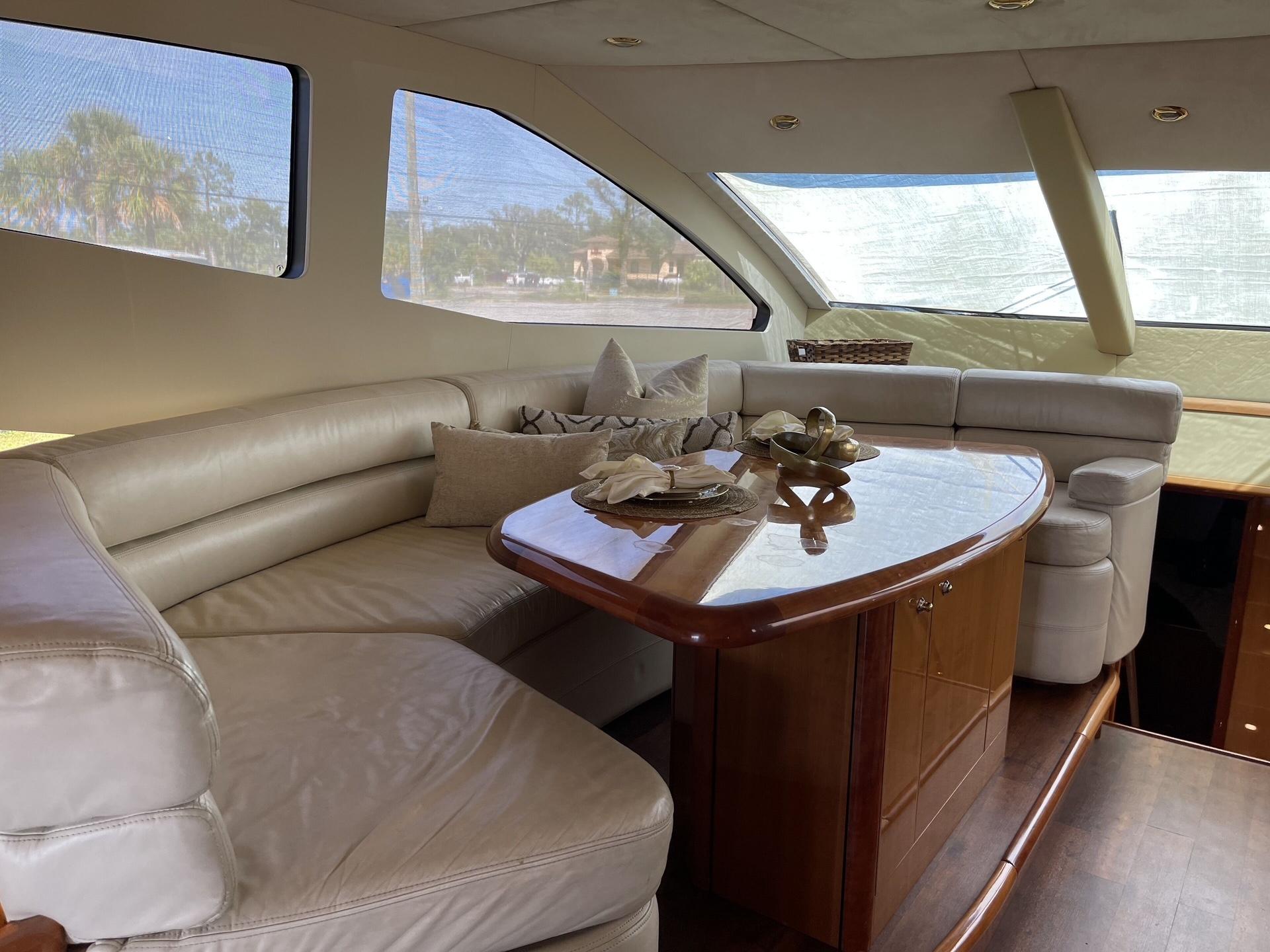 2005 Sunseeker 75 Flybridge- LAUREL- Dinette
